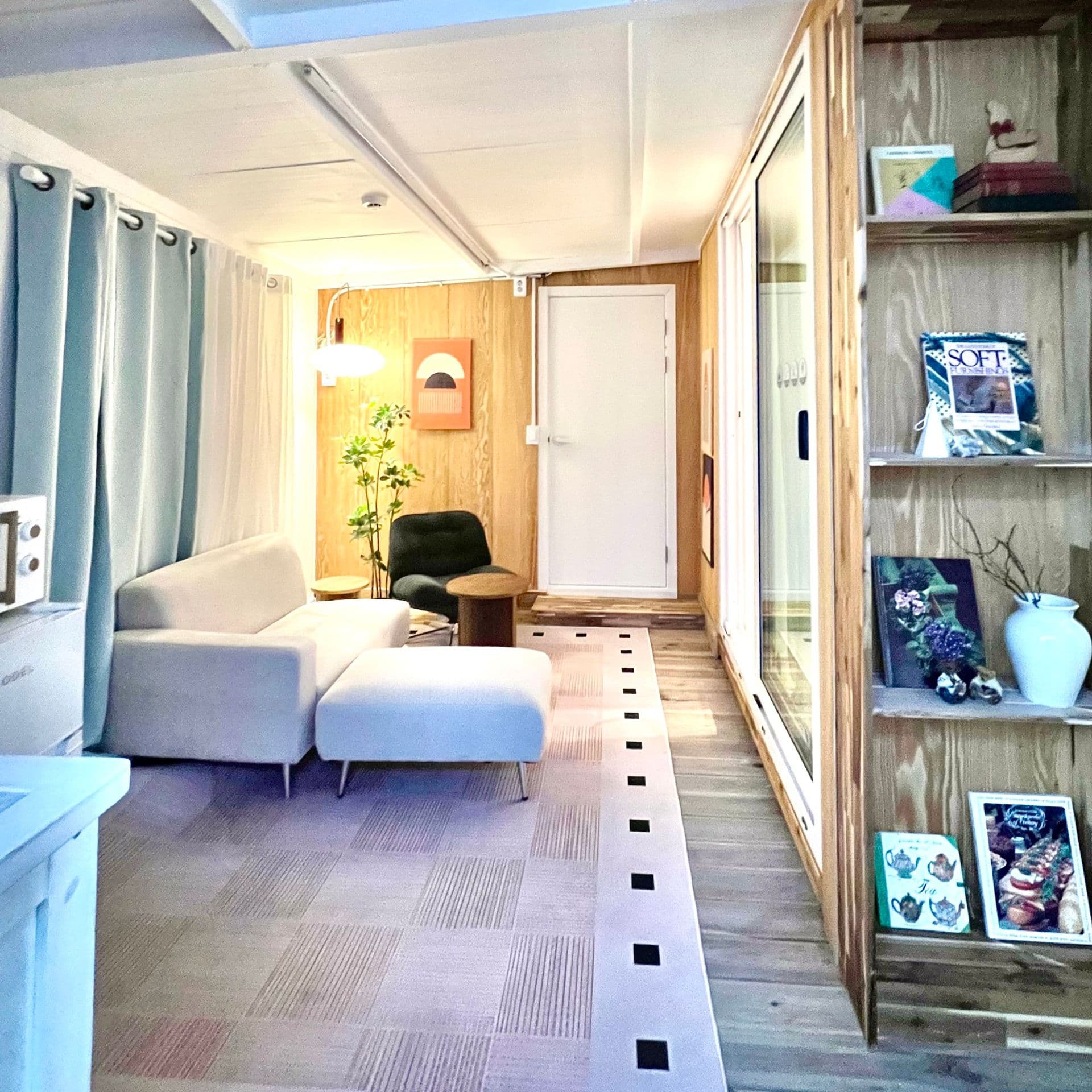 Hanok-Style 50㎡ Retreat Steps from Myeongdong