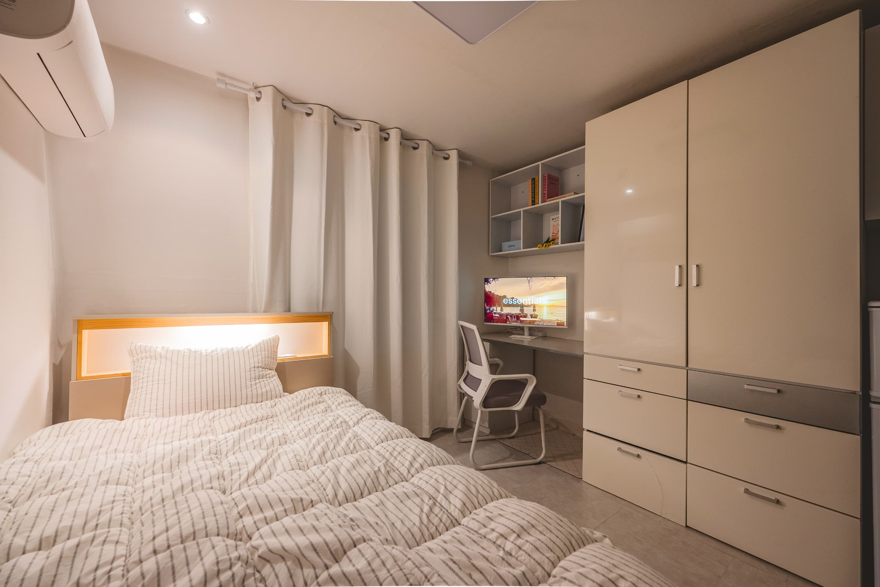 Hoegi Station 1-min Walk — Compact Budget Studio in Dongdaemun