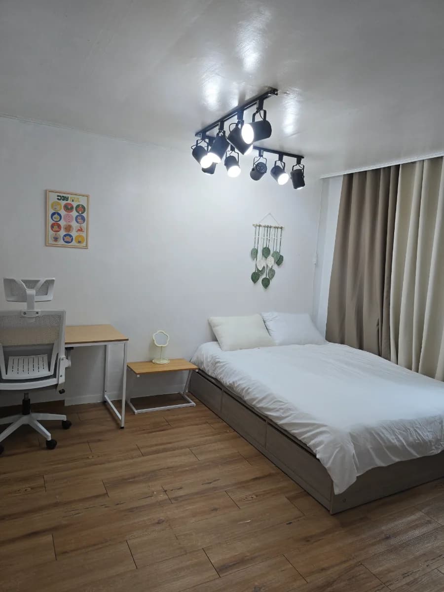 1 minutes walk from Univ. Korea ,HUFS,Kyunghee