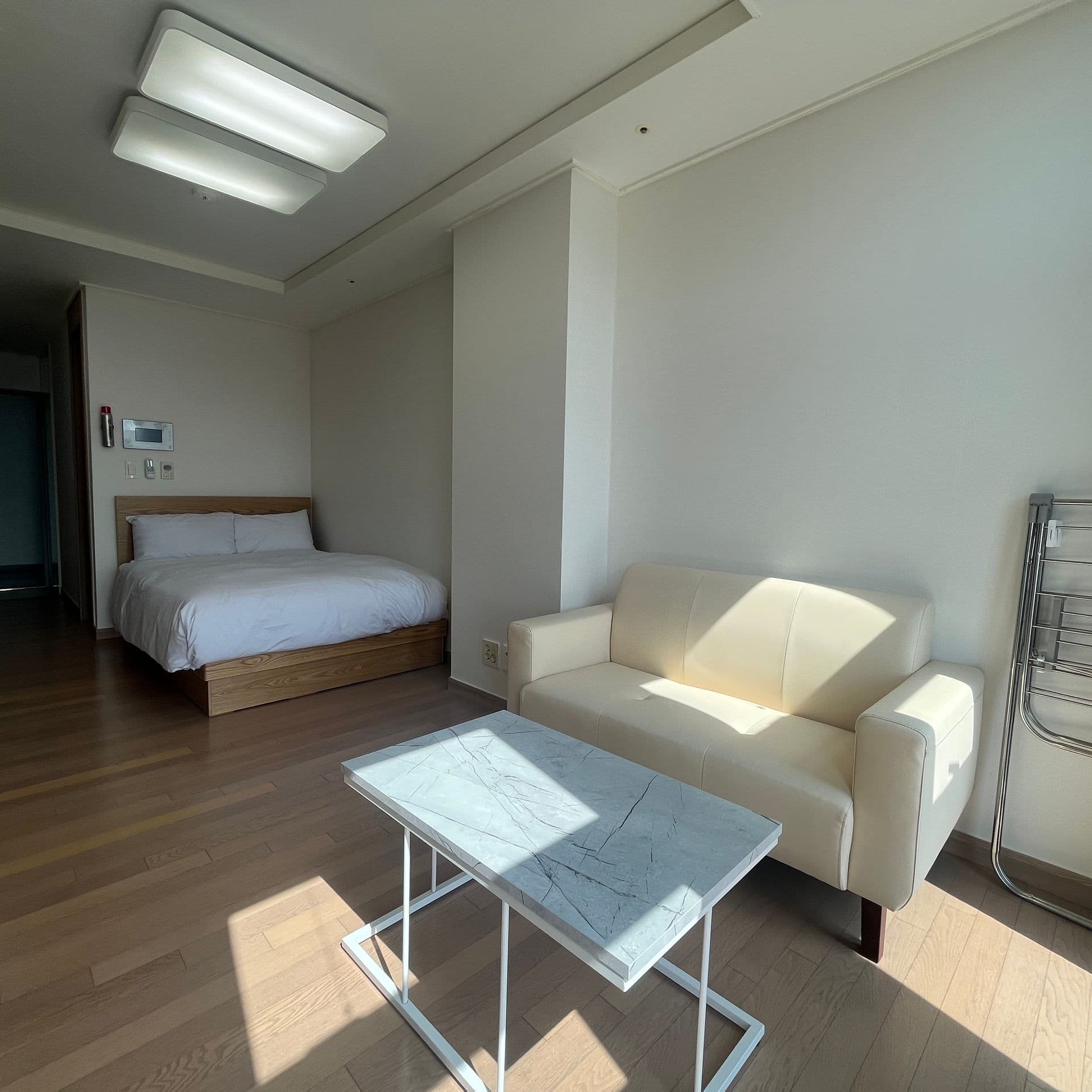 8th-Floor Seoul Station Studio with Skyline Views