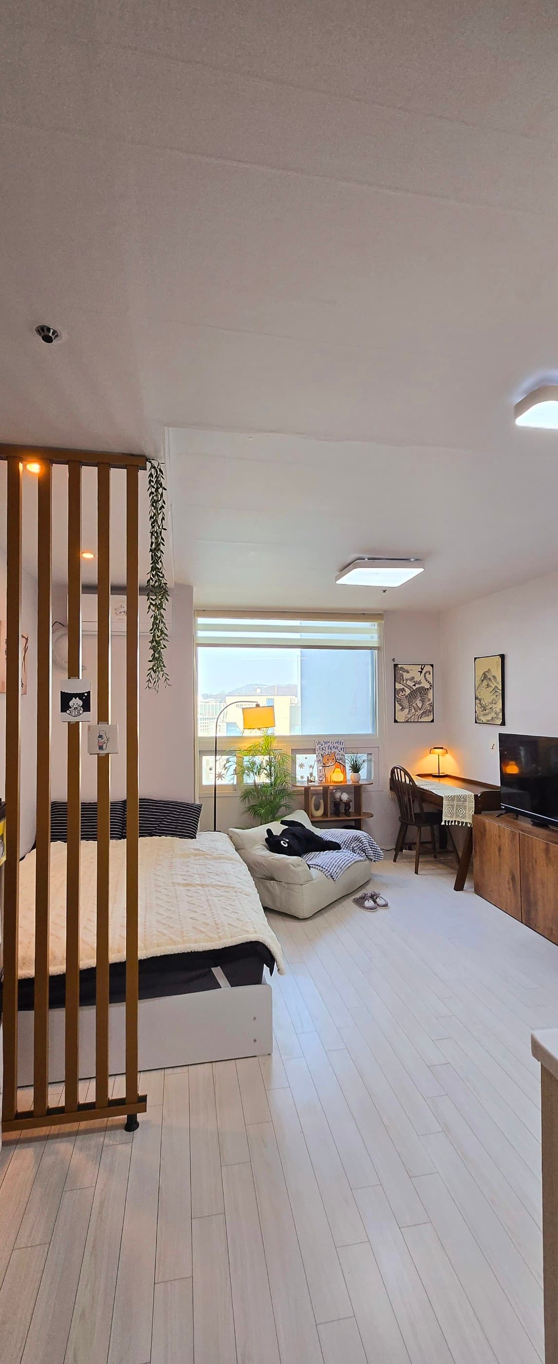 Sinchon Station 1-min — 10F Officetel, 30㎡ (Smart TV + Gigabit Internet)