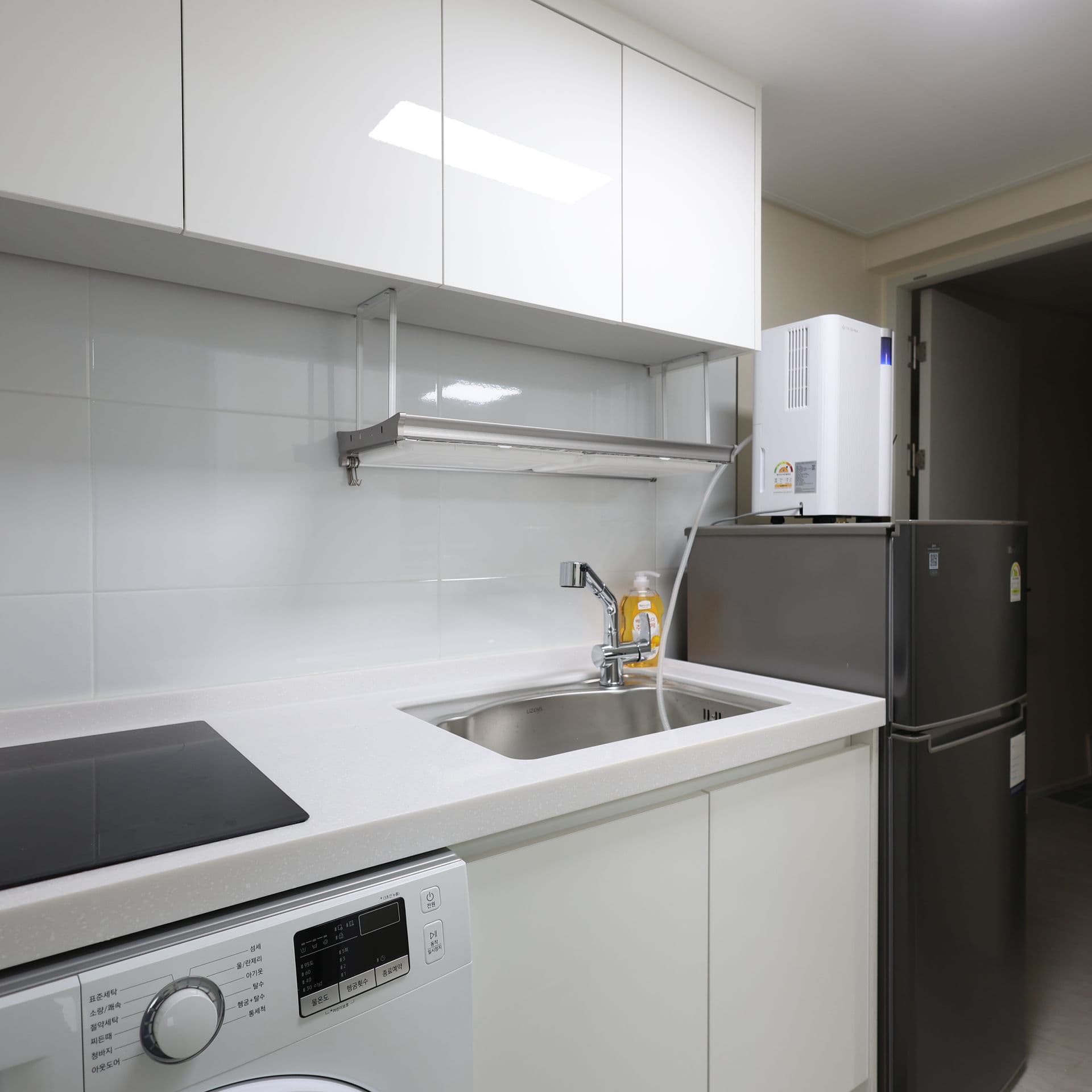 Freshly Renovated Studio with Namsan Tower Views, Haebangchon