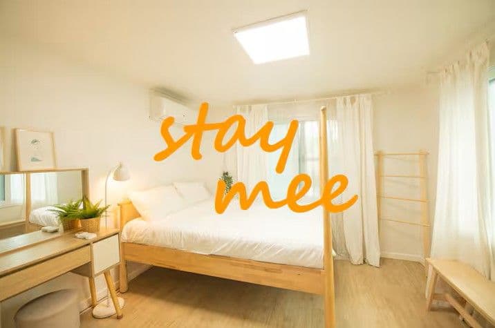 Modern White-Tone Two-Bedroom Near Itaewon