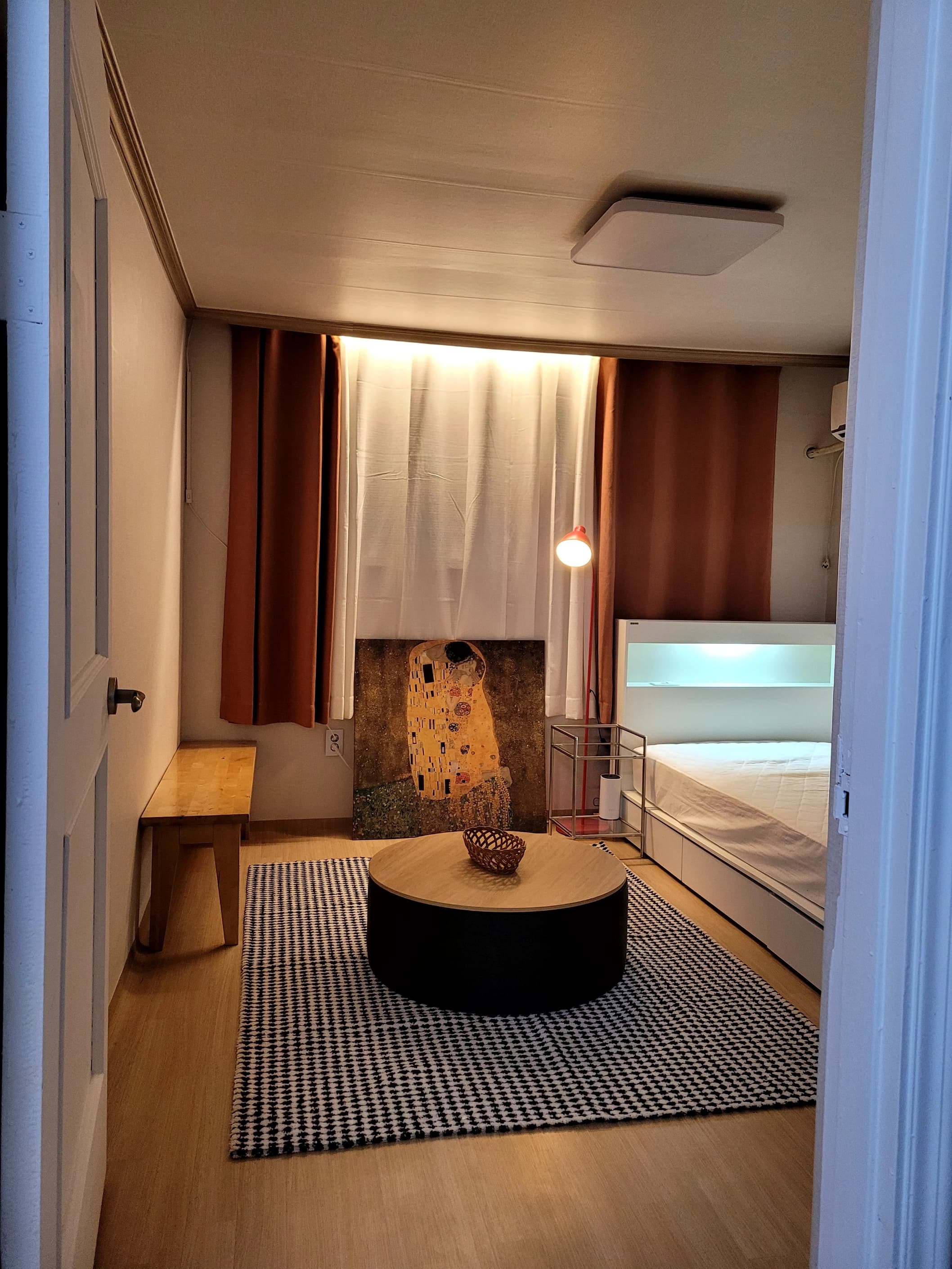 ⚠️ Mangwon 2BR Basement — 반지하, 43㎡ (Budget, Sleeps 4)