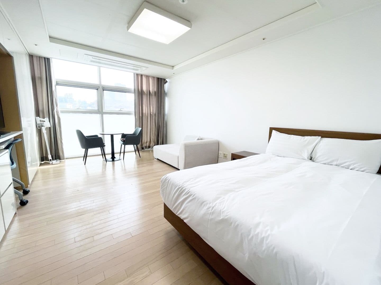 33m2 Studio with Views Near Seoul Station