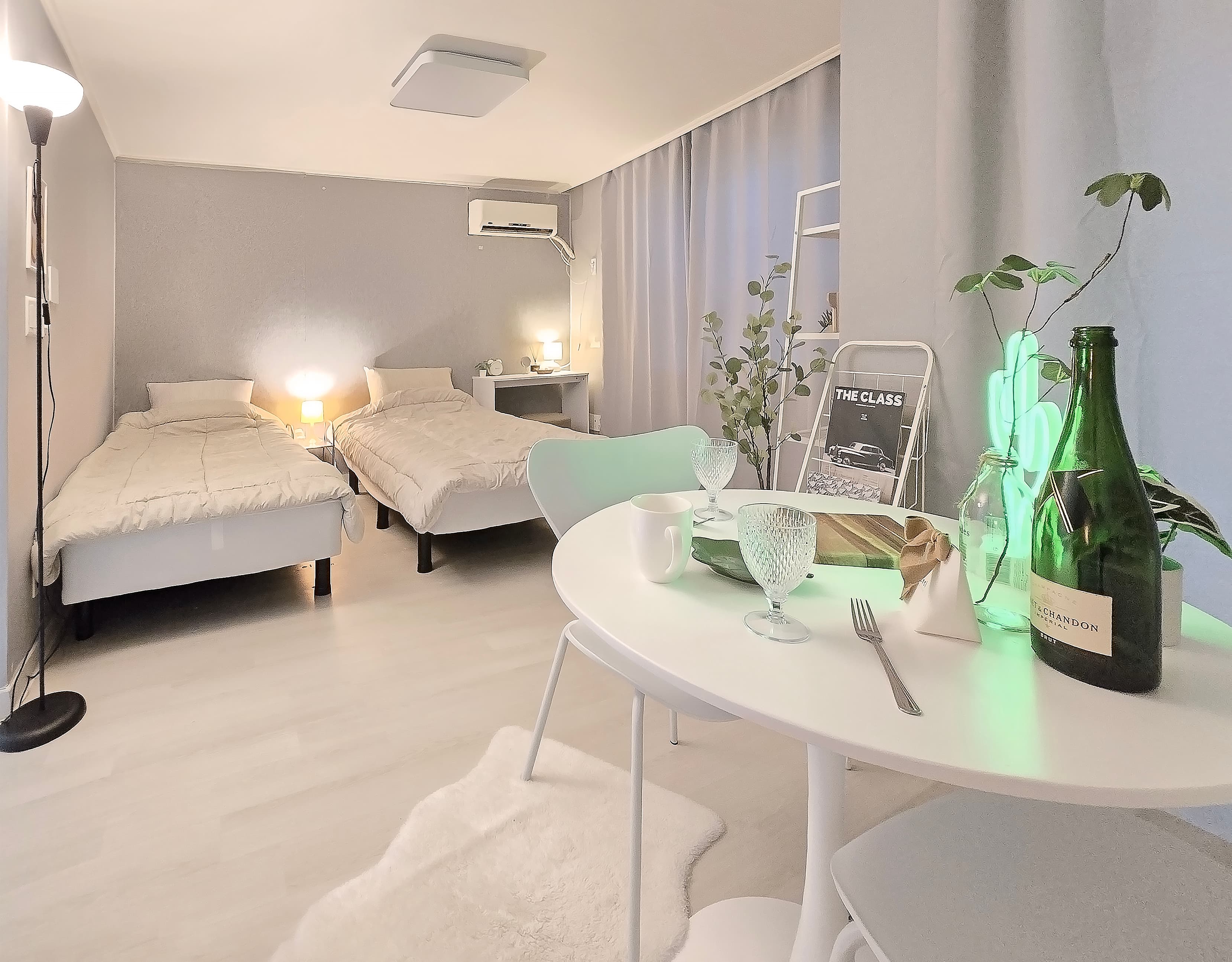 ⚠️ Yeoksam Women-Only — 5F, 33㎡ (2 Beds + Balcony, Sleeps 2)