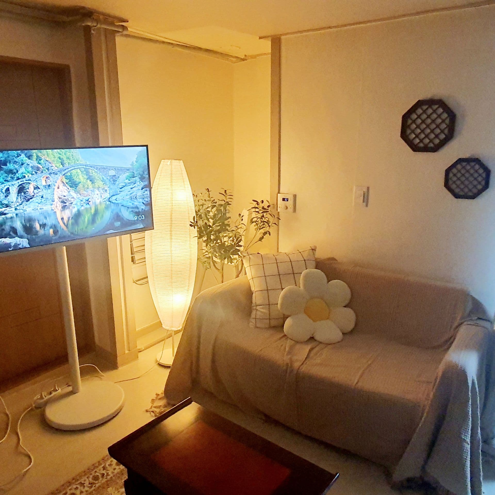 Pet-Friendly 56㎡ Flat Steps from Huam Market
