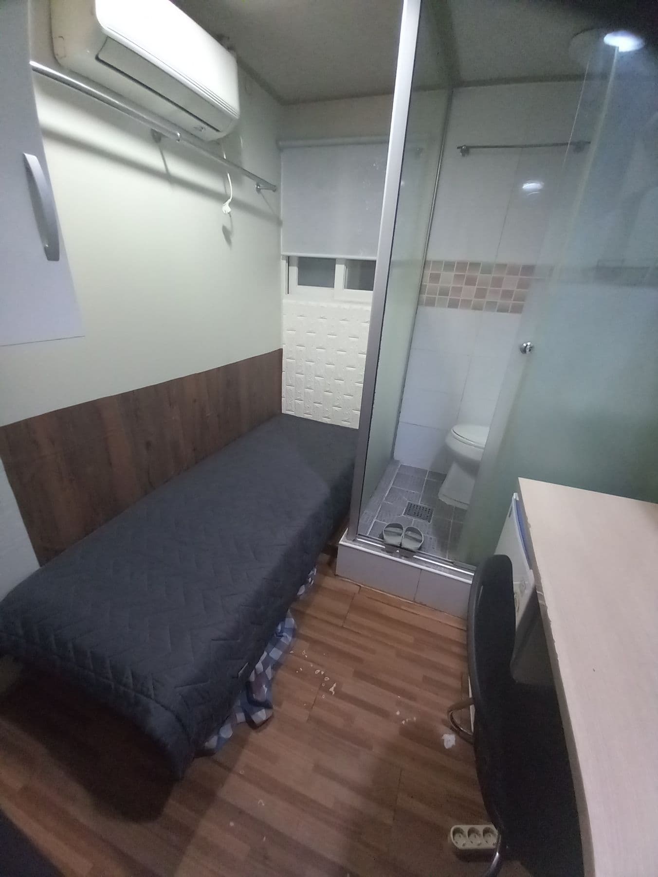 Jongno 3-ga Exit 14 Studio with Private Bath and AC