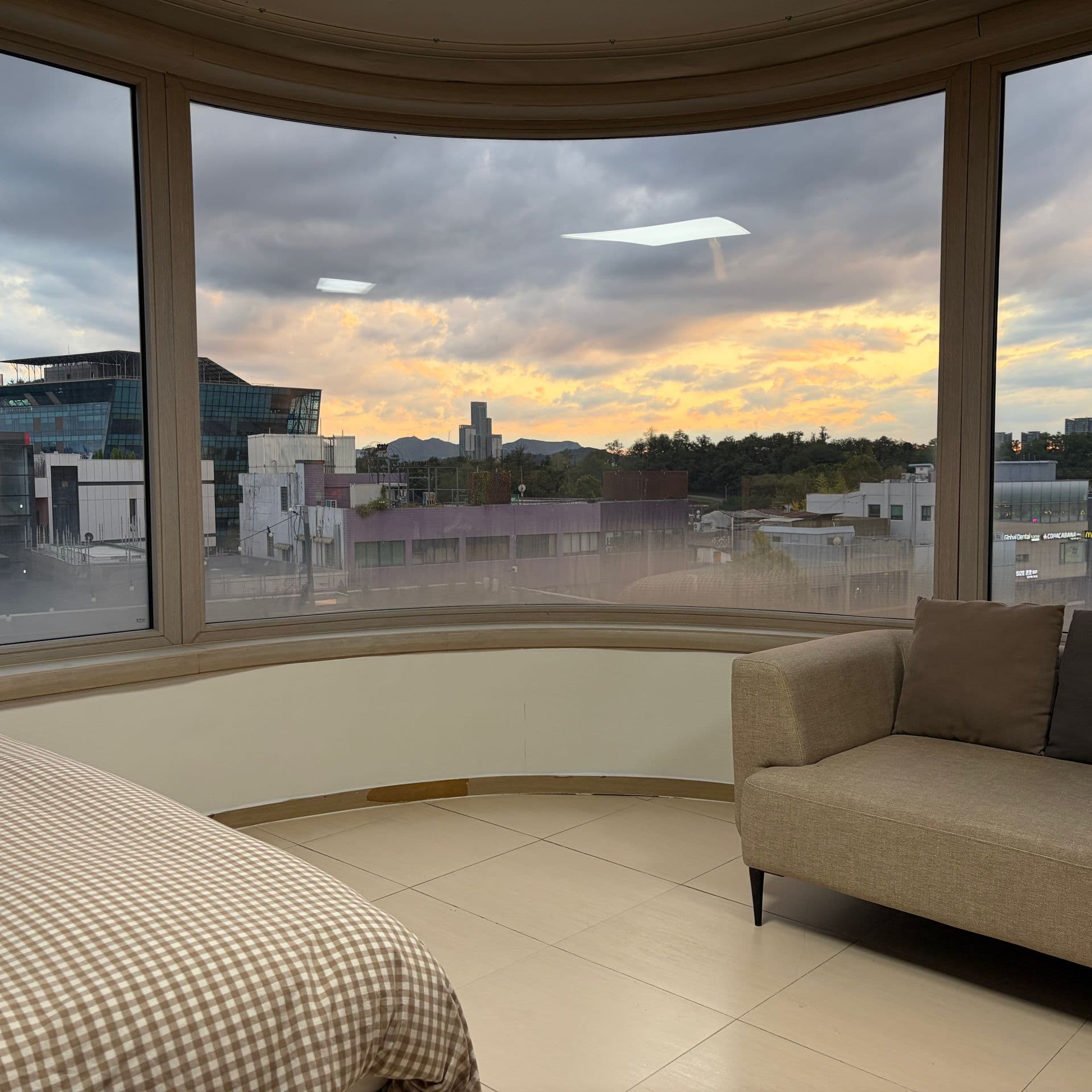 Full-Option Studio in the Heart of Itaewon