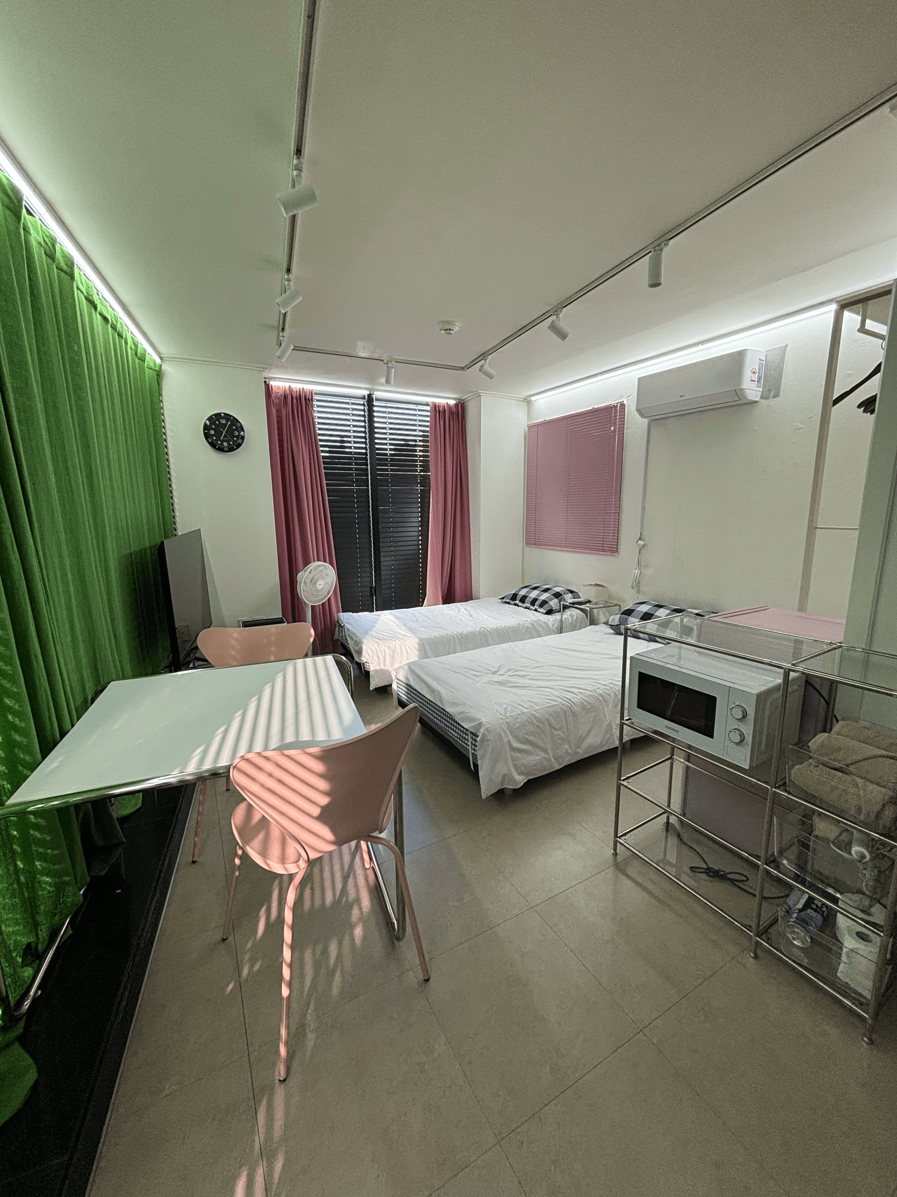 Hongdae Station 5-sec — Whole-Floor Mini-Office Studio with Window View