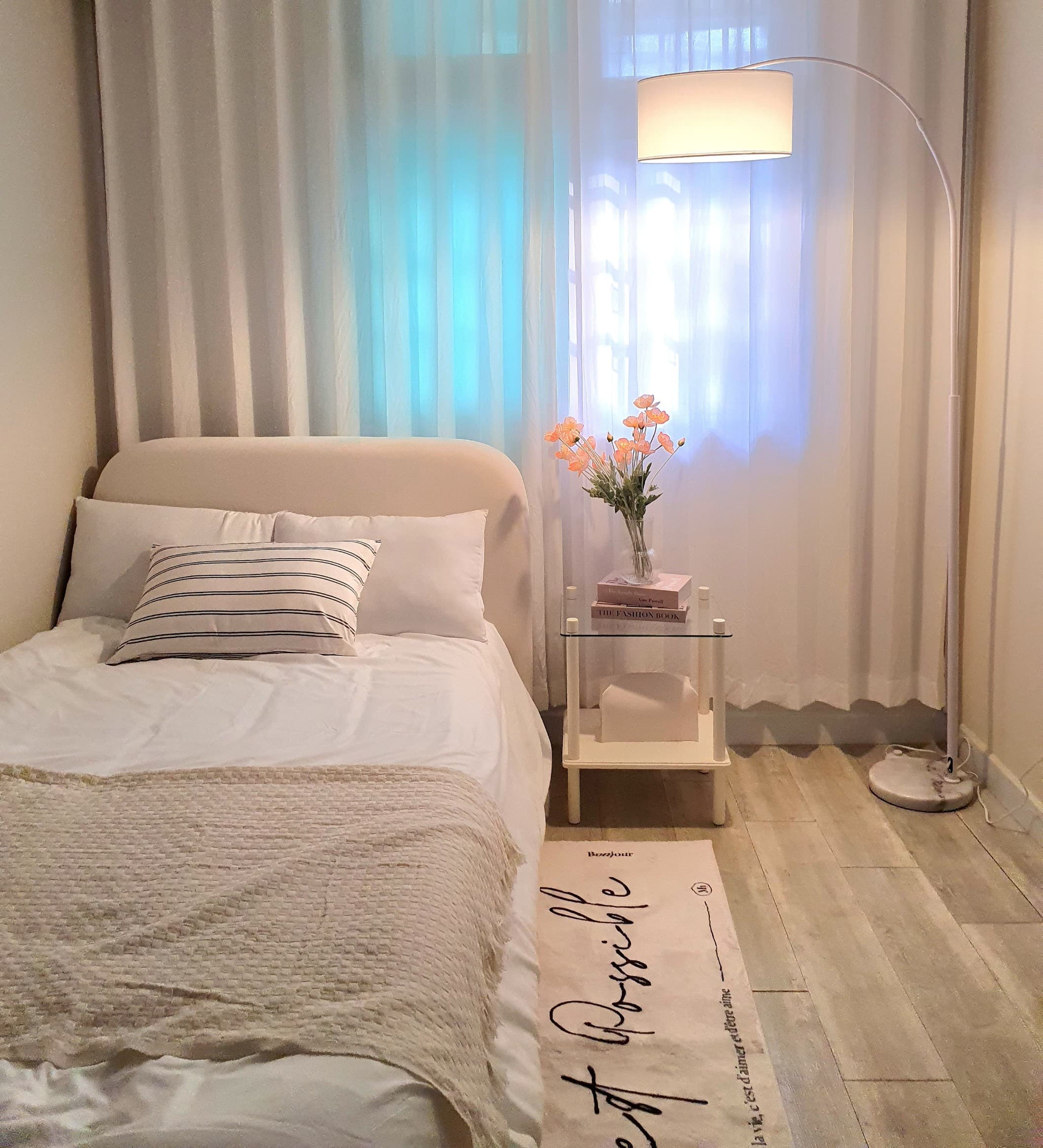 Hongdae 3-min — Recently Renewed 23㎡ Studio next to Gyeongui Forest Path