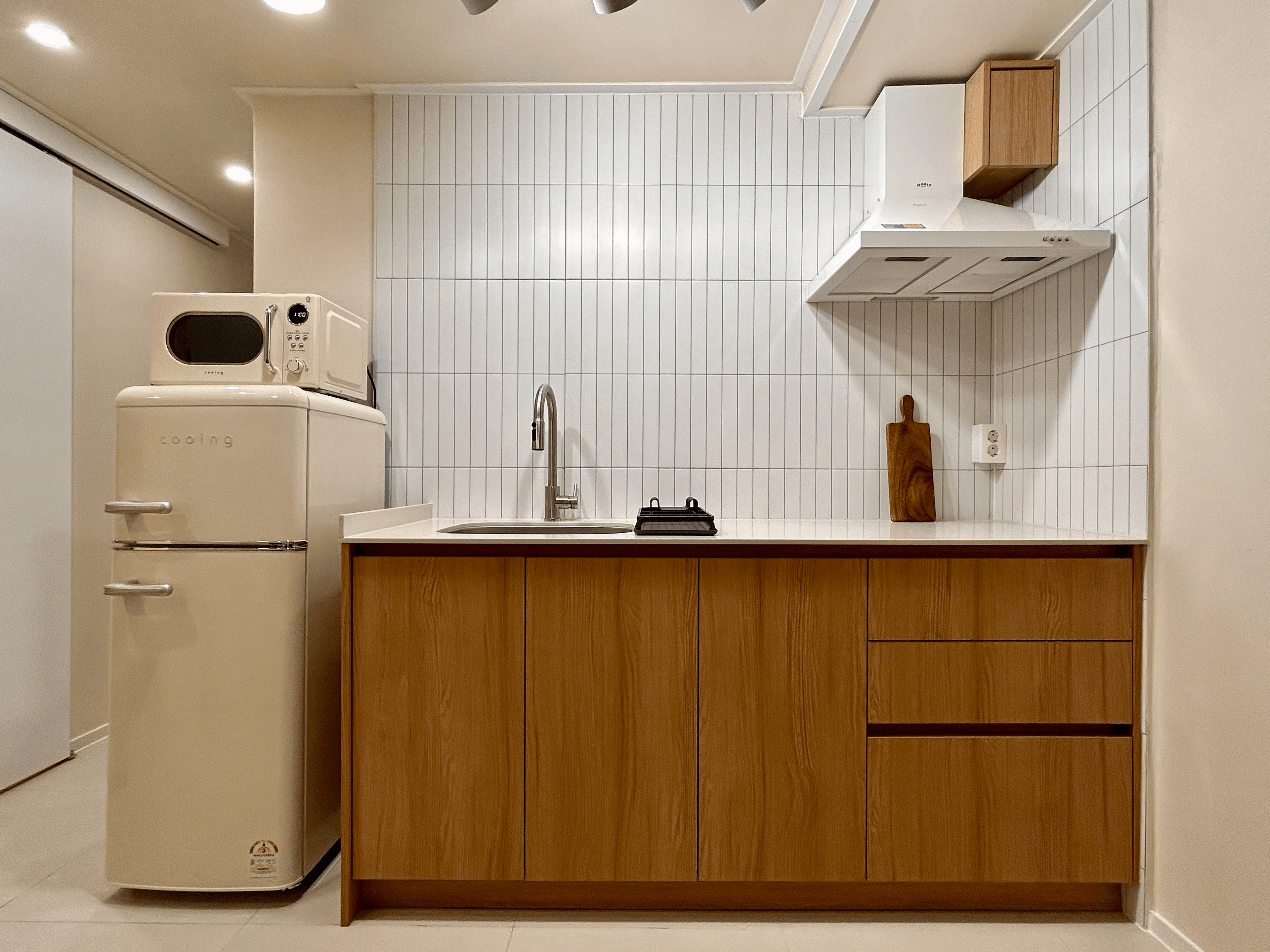 Hongdae Station 1-min — Renovated 2-Room Basement (33㎡)
