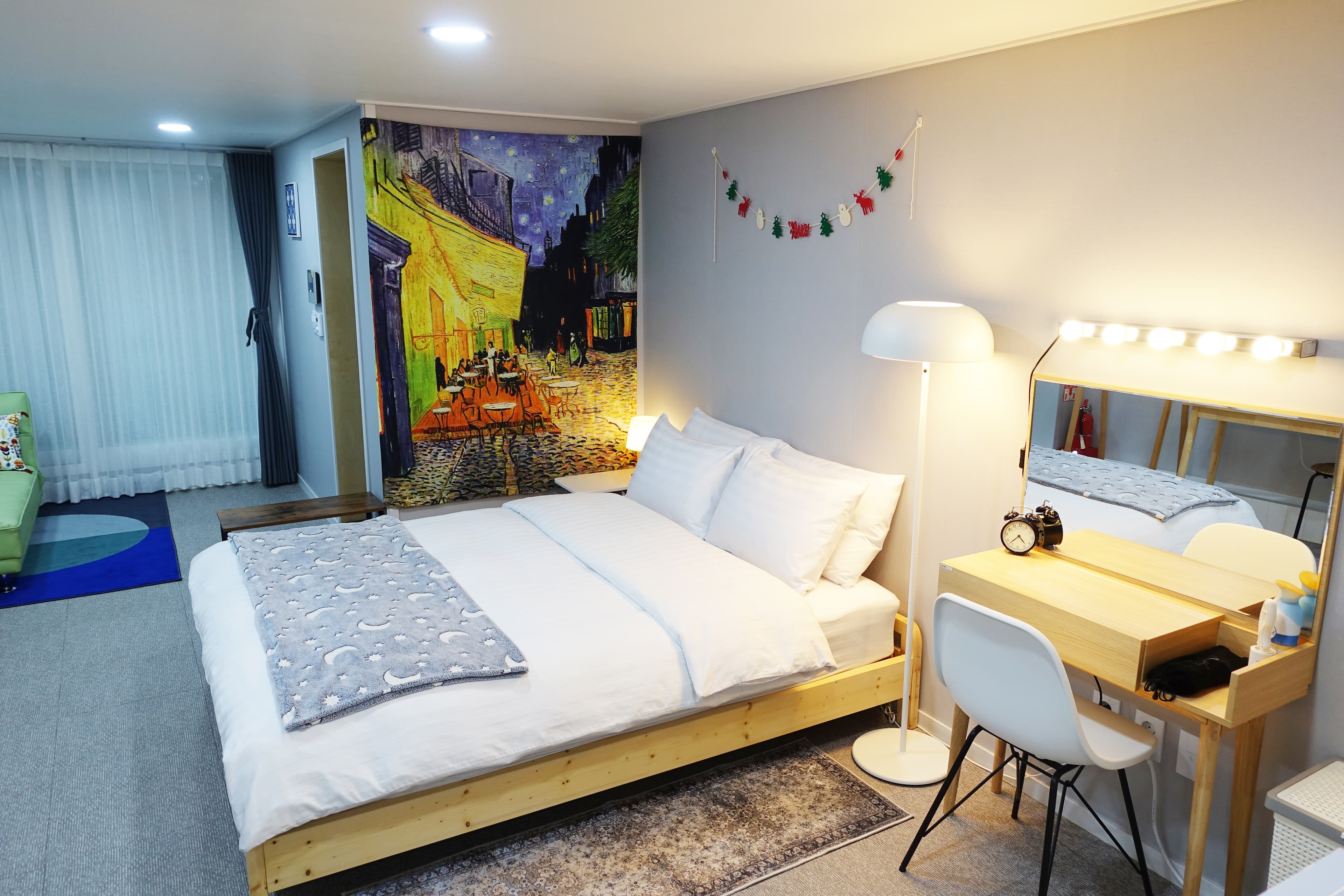 Hongdae 3-min — Quiet 33㎡ Basement Studio with Private Terrace