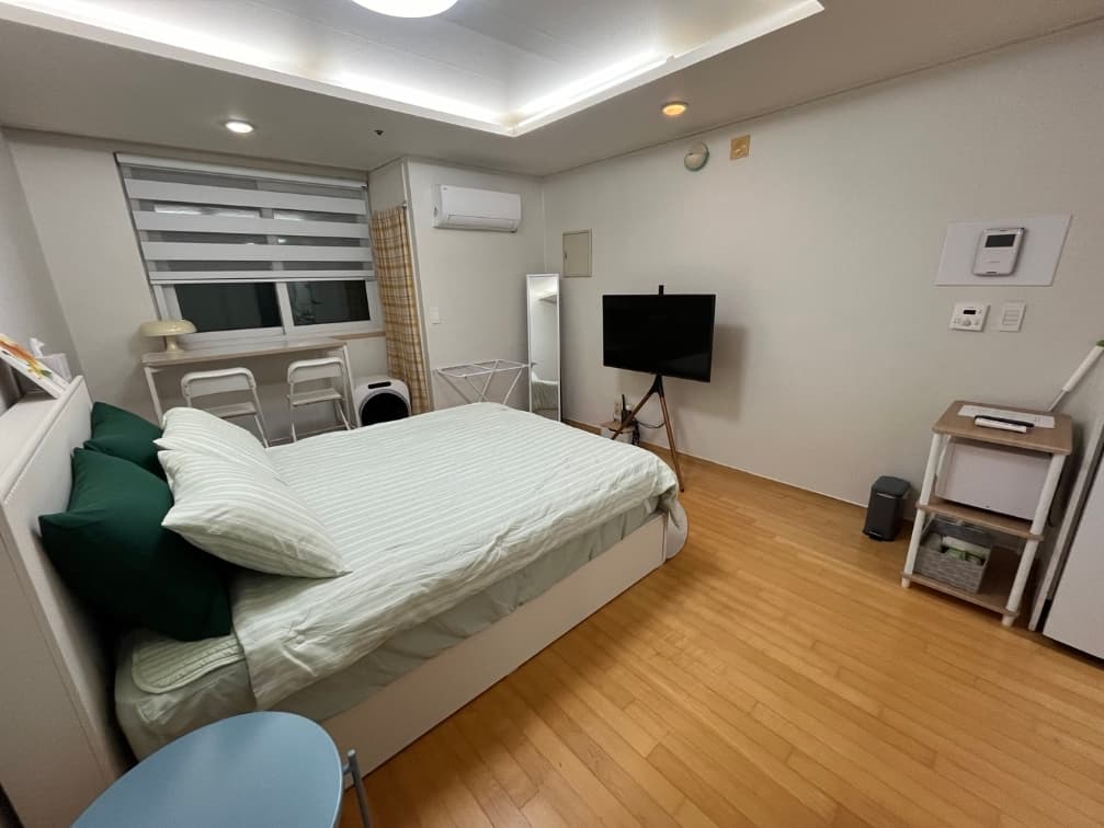 Seongsu 7-min — 9F, 23㎡ (Renovated, Dryer Included)