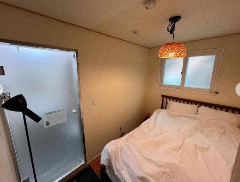 Myeongdong 1BR with Shared Kitchen and Laundry