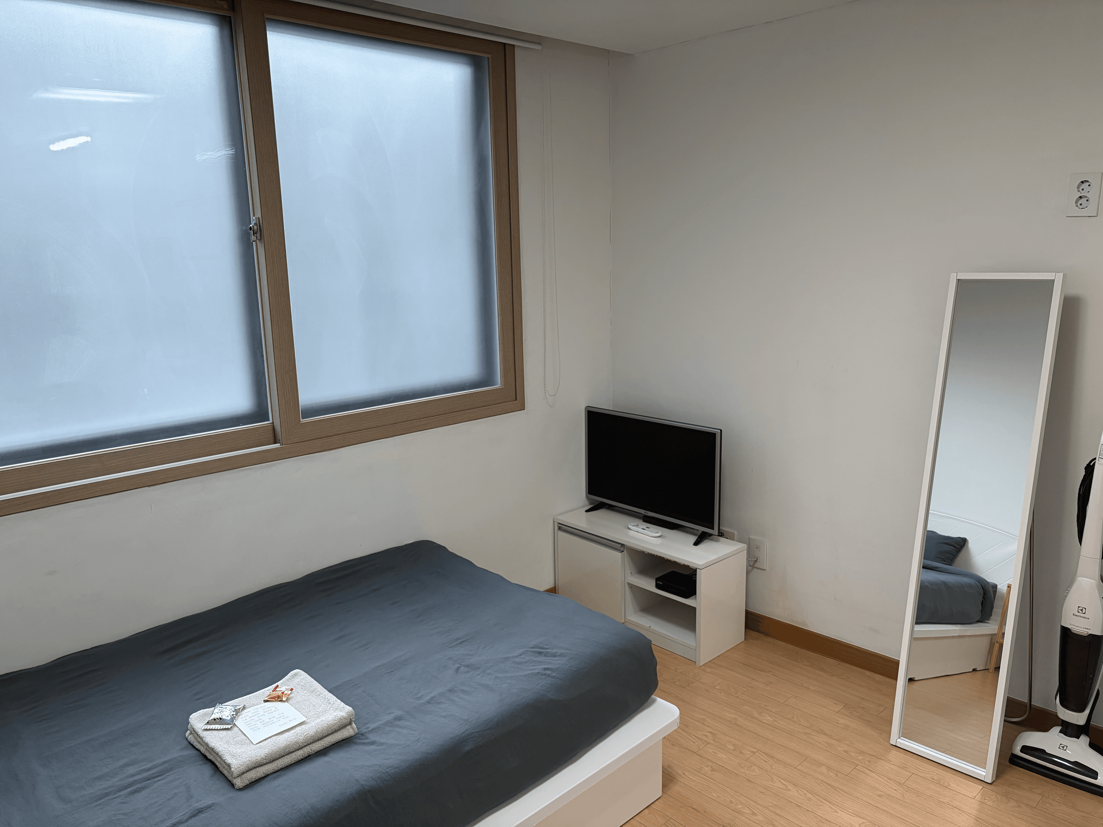 Gangnam Station 5-min — Room 303 (Paid Parking Available)