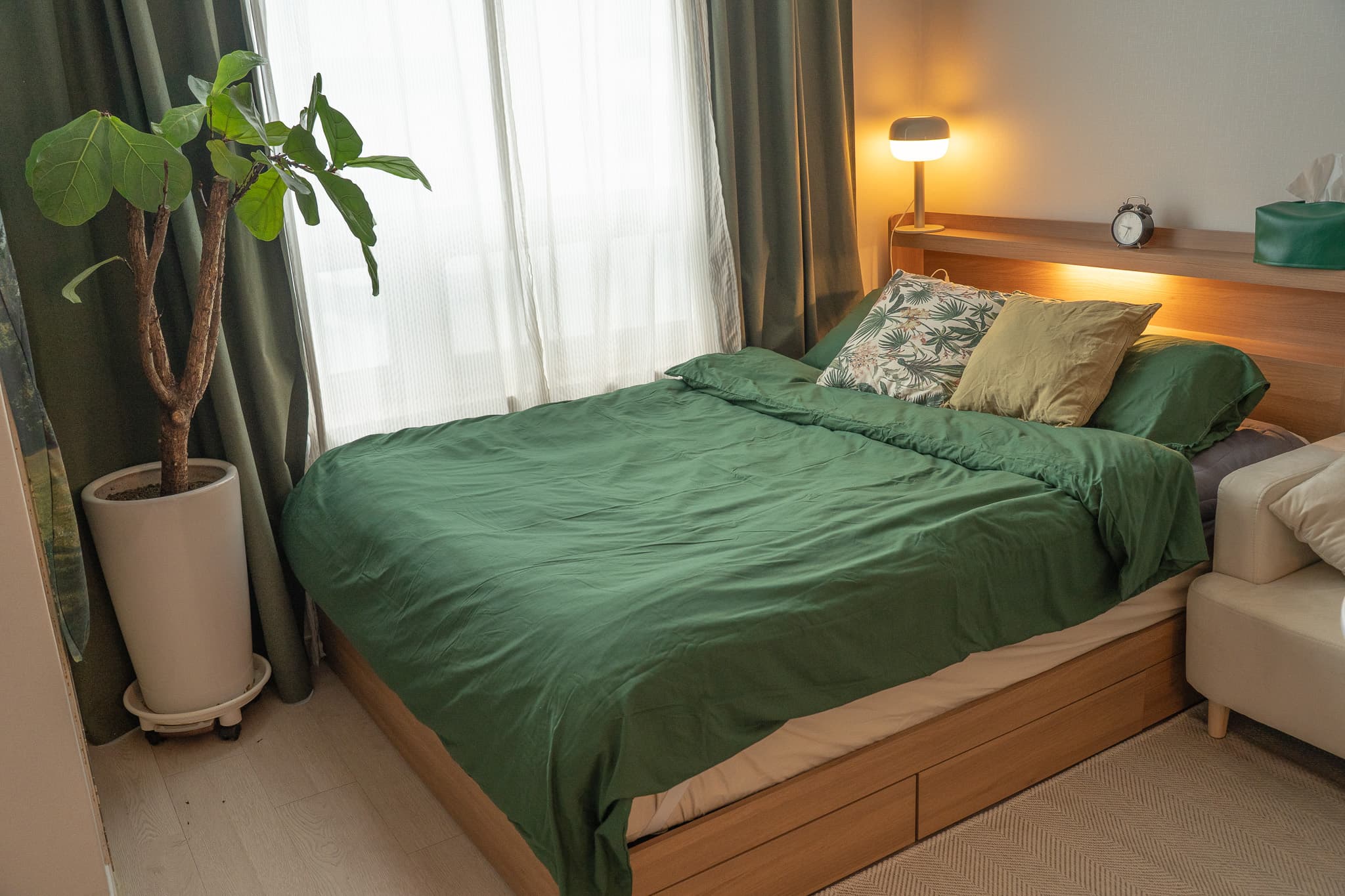 Sinchon Station 3-min — 11F Officetel, 26㎡ (Host: Osho)