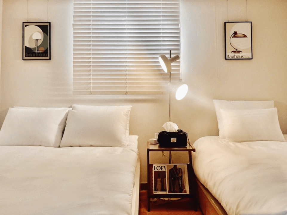 Hongdae 8-min — Renovated 43㎡ Full-Option 2-Room (Quiet Residential)