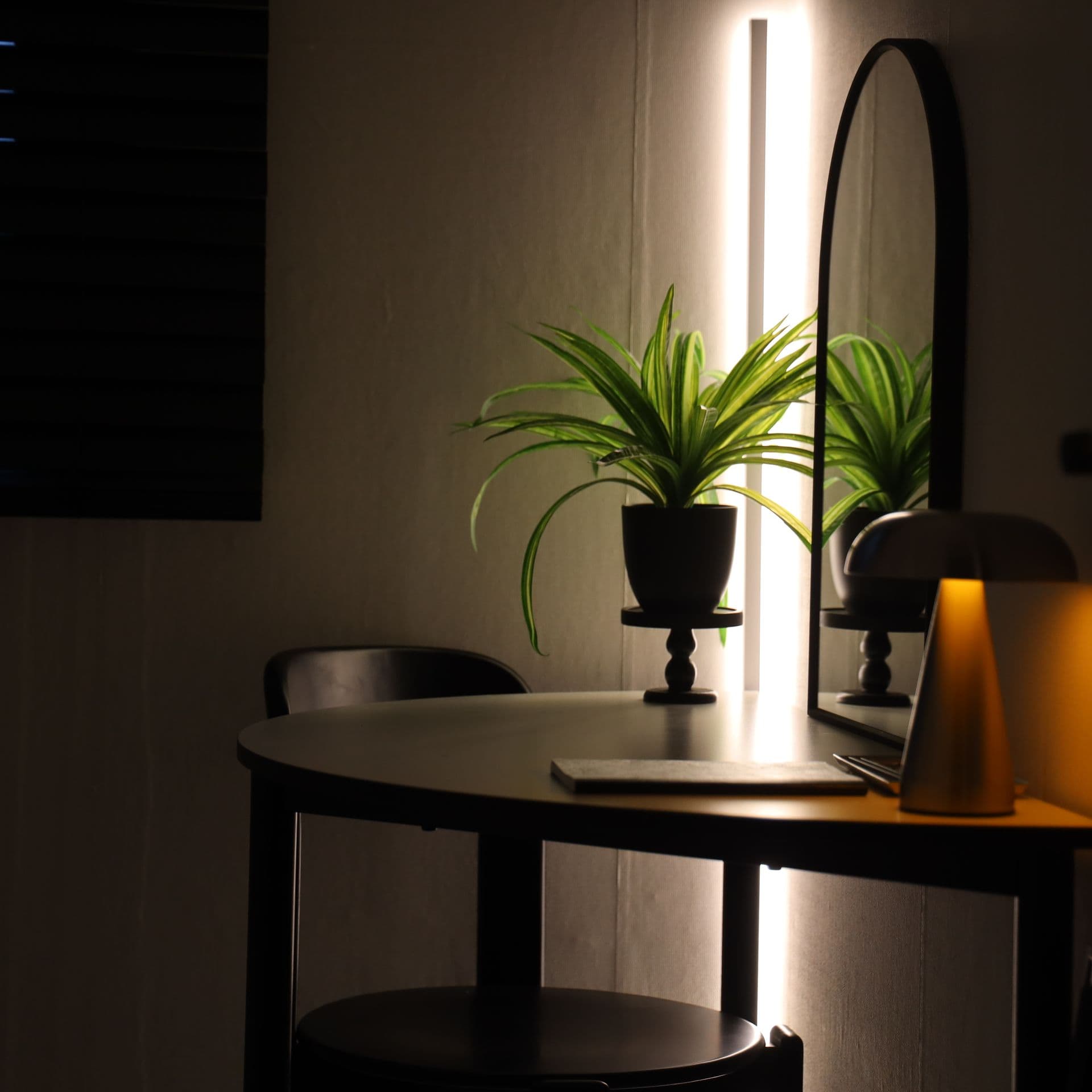 Boutique-Style Itaewon Studio with Balcony Near Embassy Row