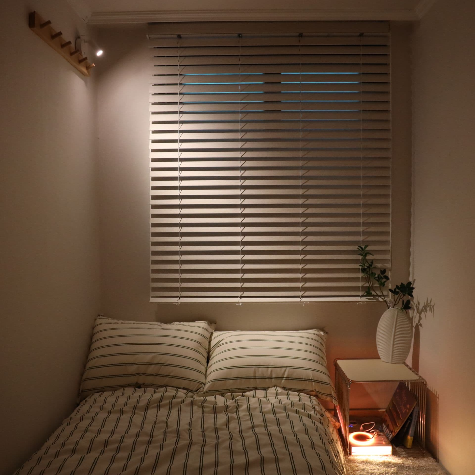 Chic White-Toned Studio Near Itaewon Cafes and Embassies