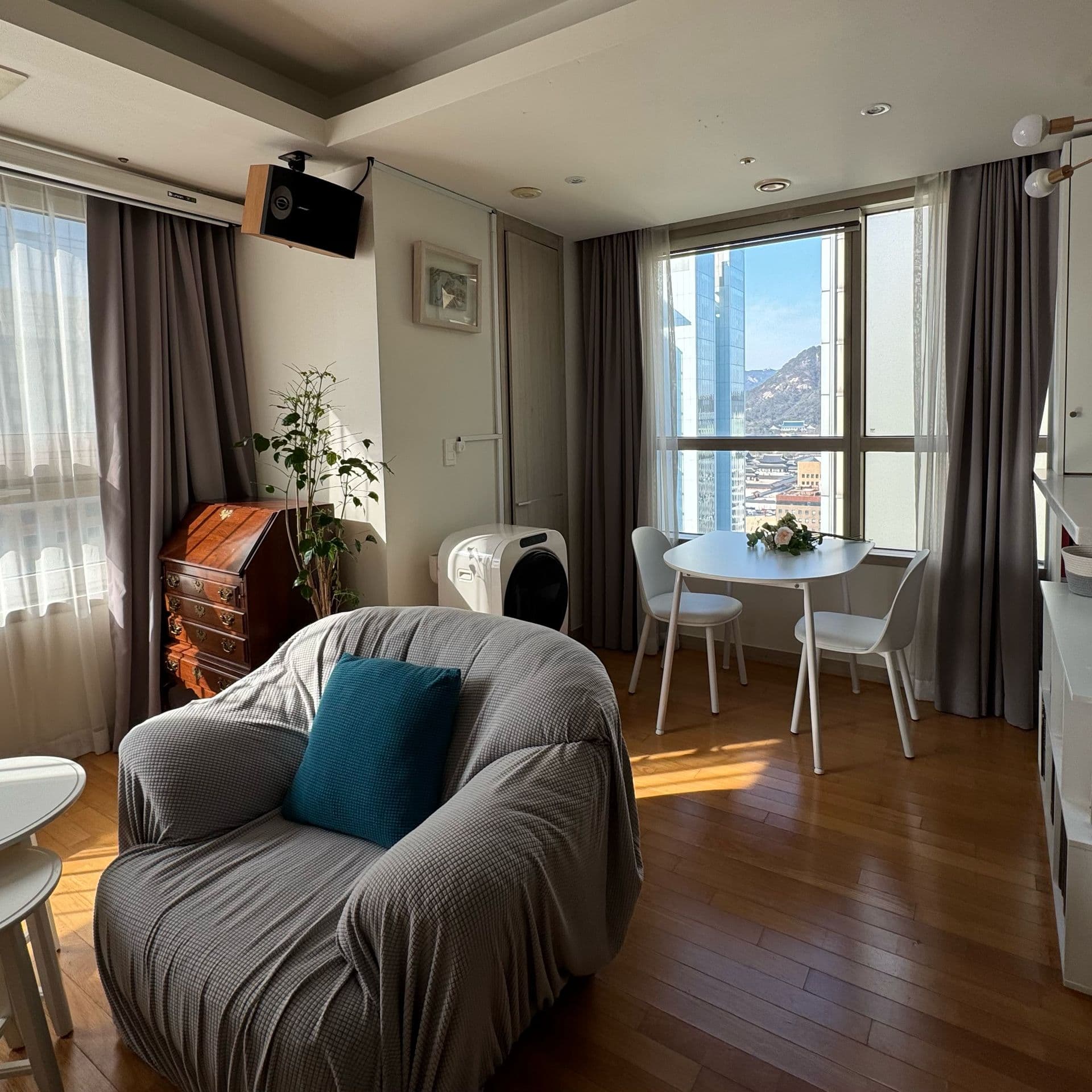 High-Floor Studio with Gyeongbokgung Palace View in Jongno