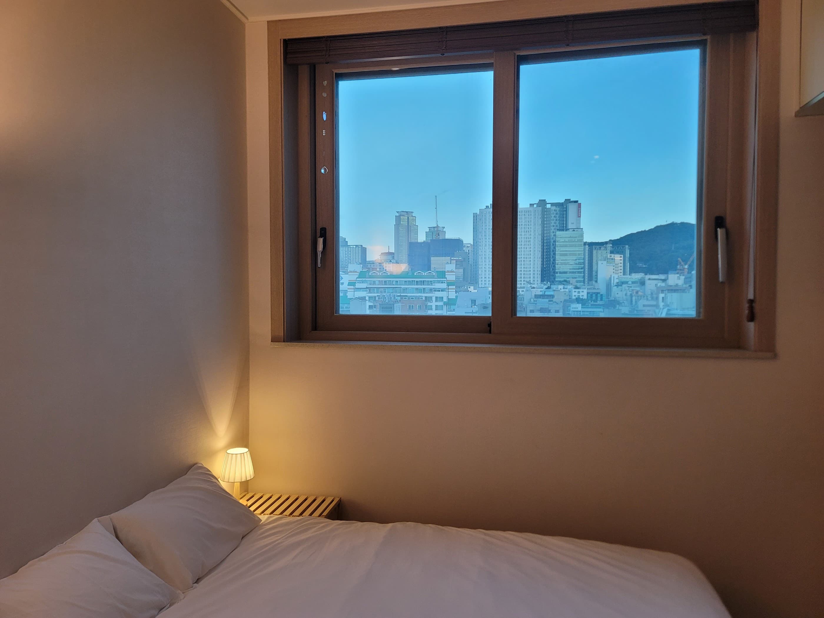Seocho Station 1-min — Renovated City-View Studio with Toiletries Included