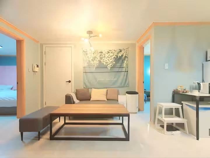 4-Room Apartment Near Seoul Station with Private Baths