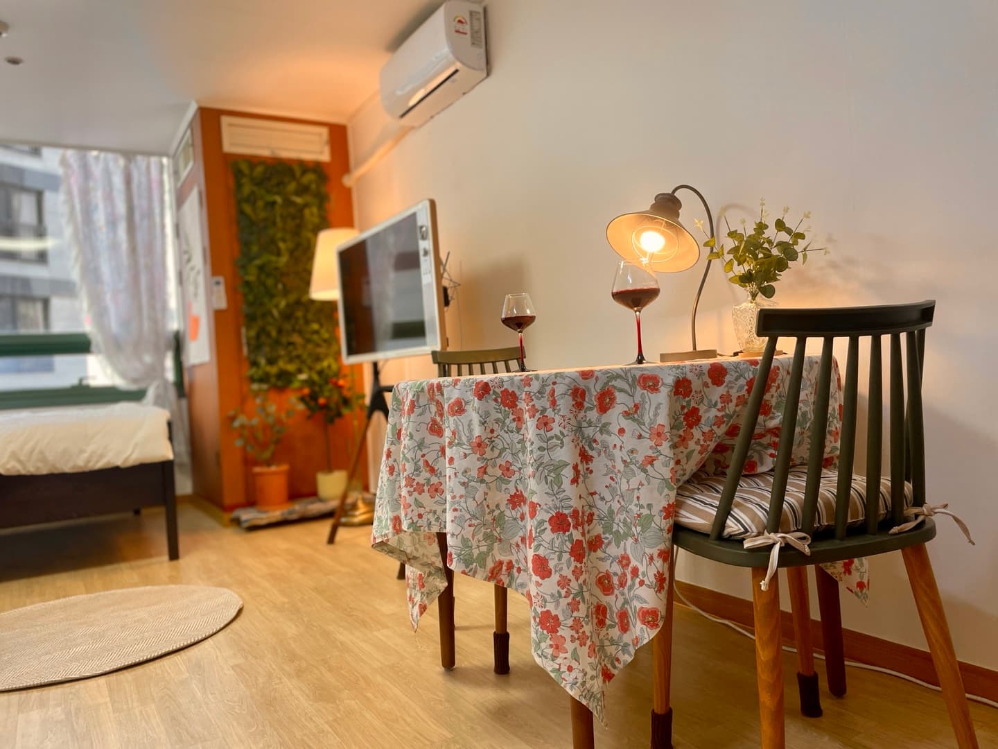 Sinchon / Ewha — 8F Healing Studio, 5 min from Ewha Womans Univ Station