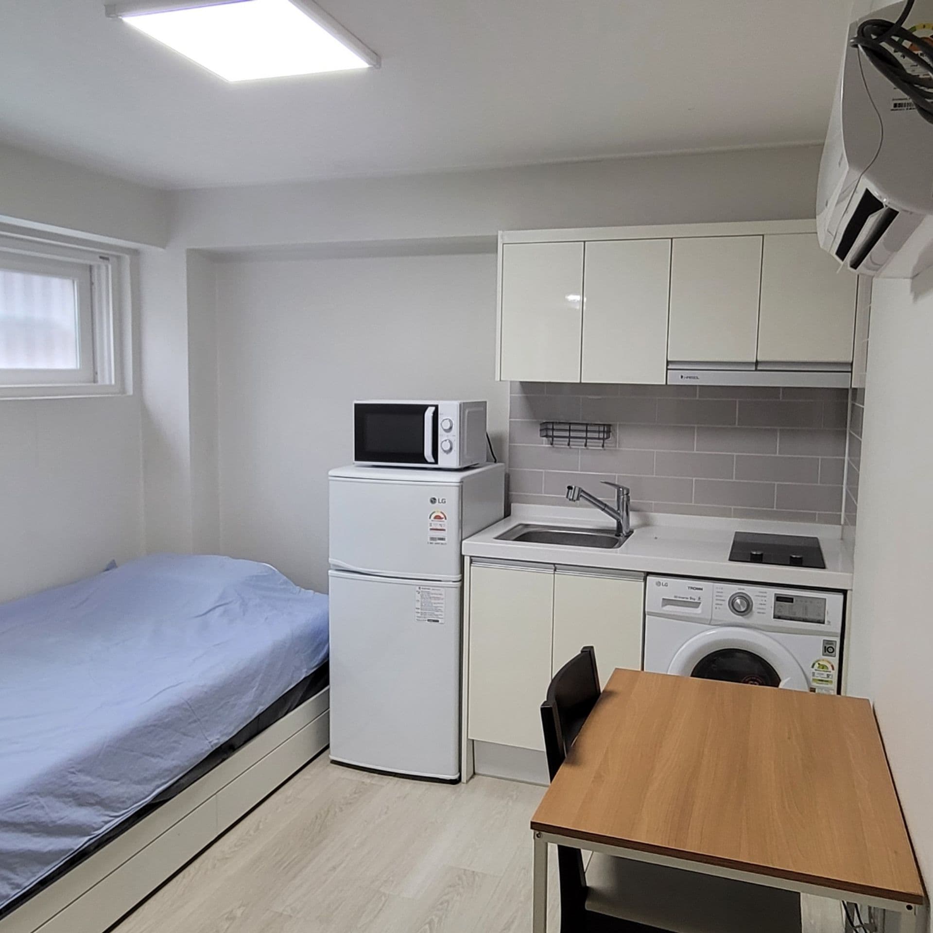 Compact Studio Steps from Jongmyo Shrine and Seoul National University Hospital