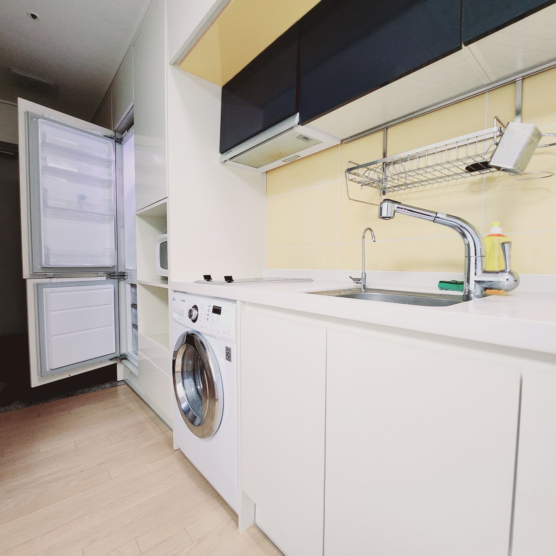 21st-Floor Studio with Free Penthouse Lounge Access, Seoul Station