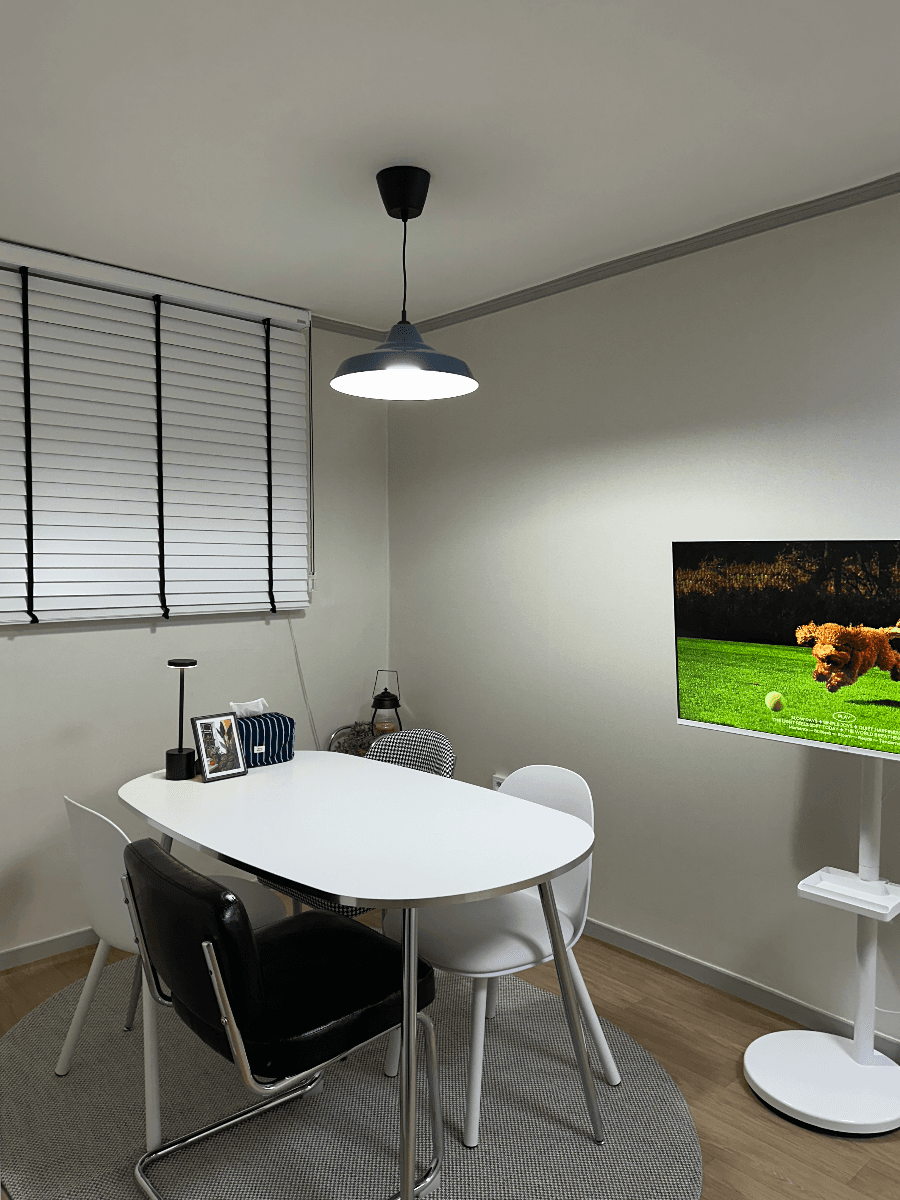 Yongsan / Seoul Station 56 sqm Furnished 2-Bedroom Home