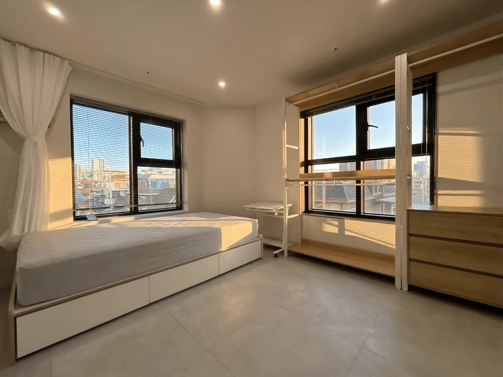 Free Work Zone, Kitchen, Rooftop | Near Station | Univ Area