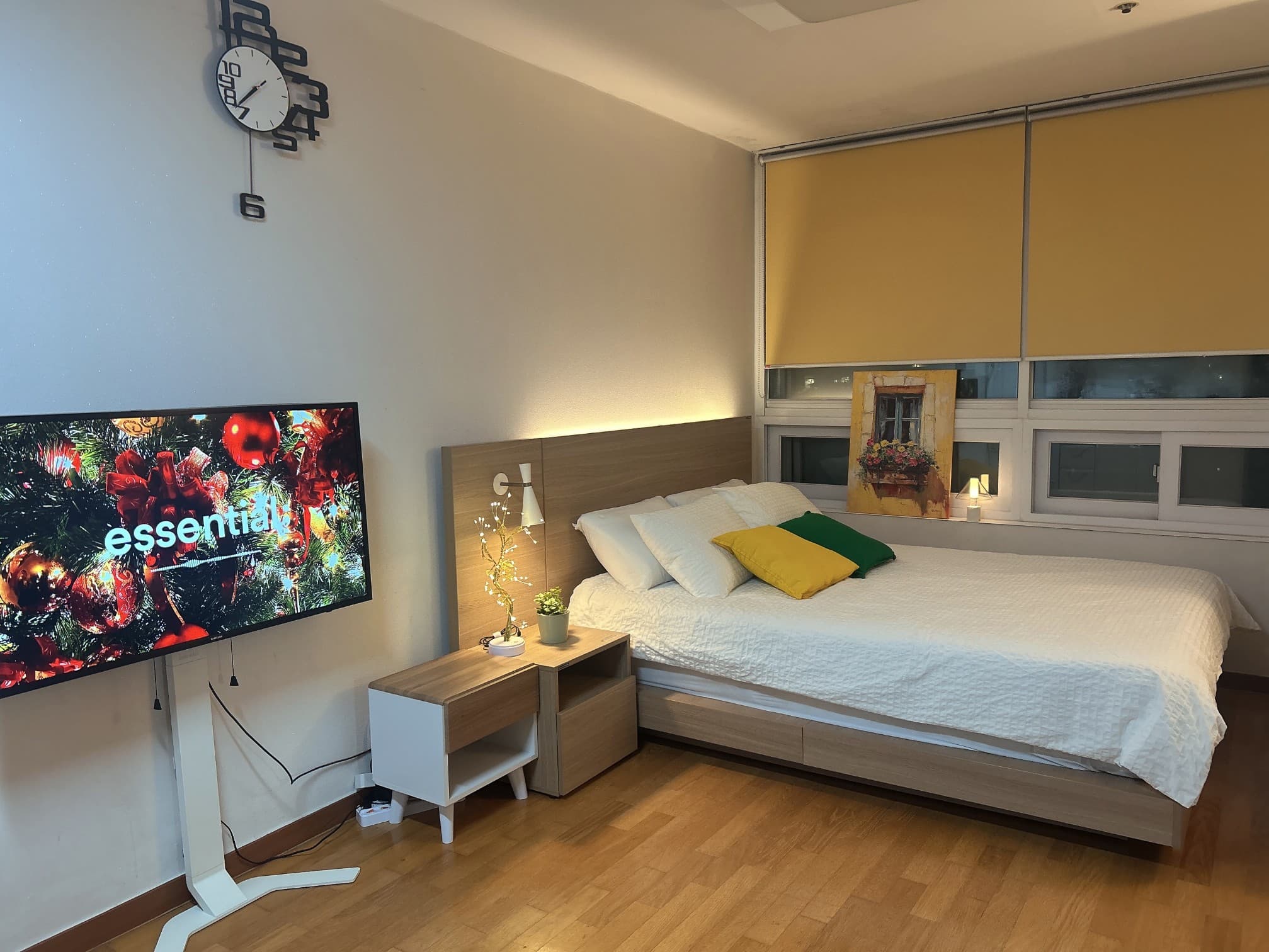 Sinchon Station 2-min — 12F City View, 33㎡ Officetel (Smart TV + Dryer)