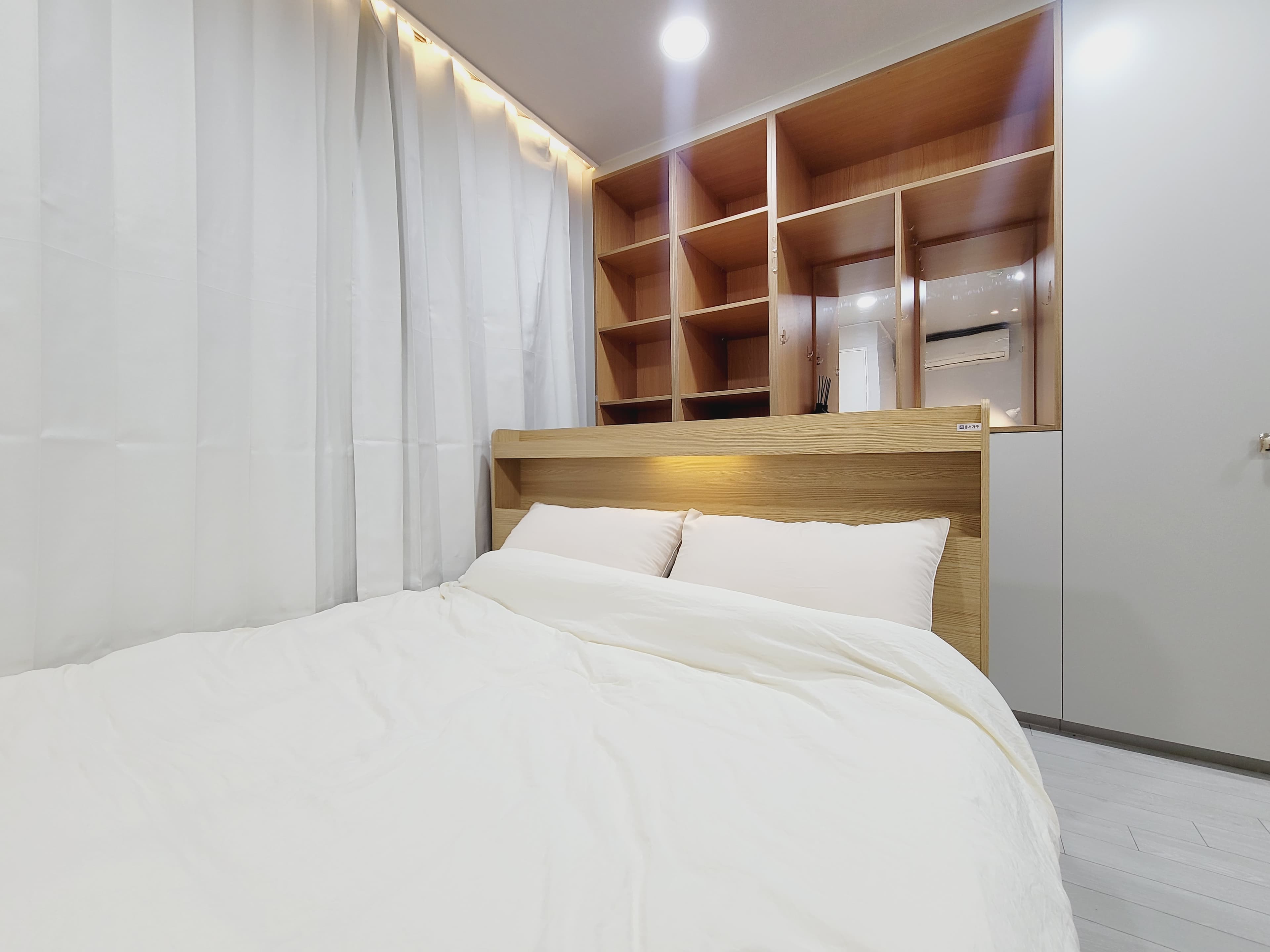 Jamsil South-Facing Officetel — 4 min from Mongchontoseong, 7 min Jamsil