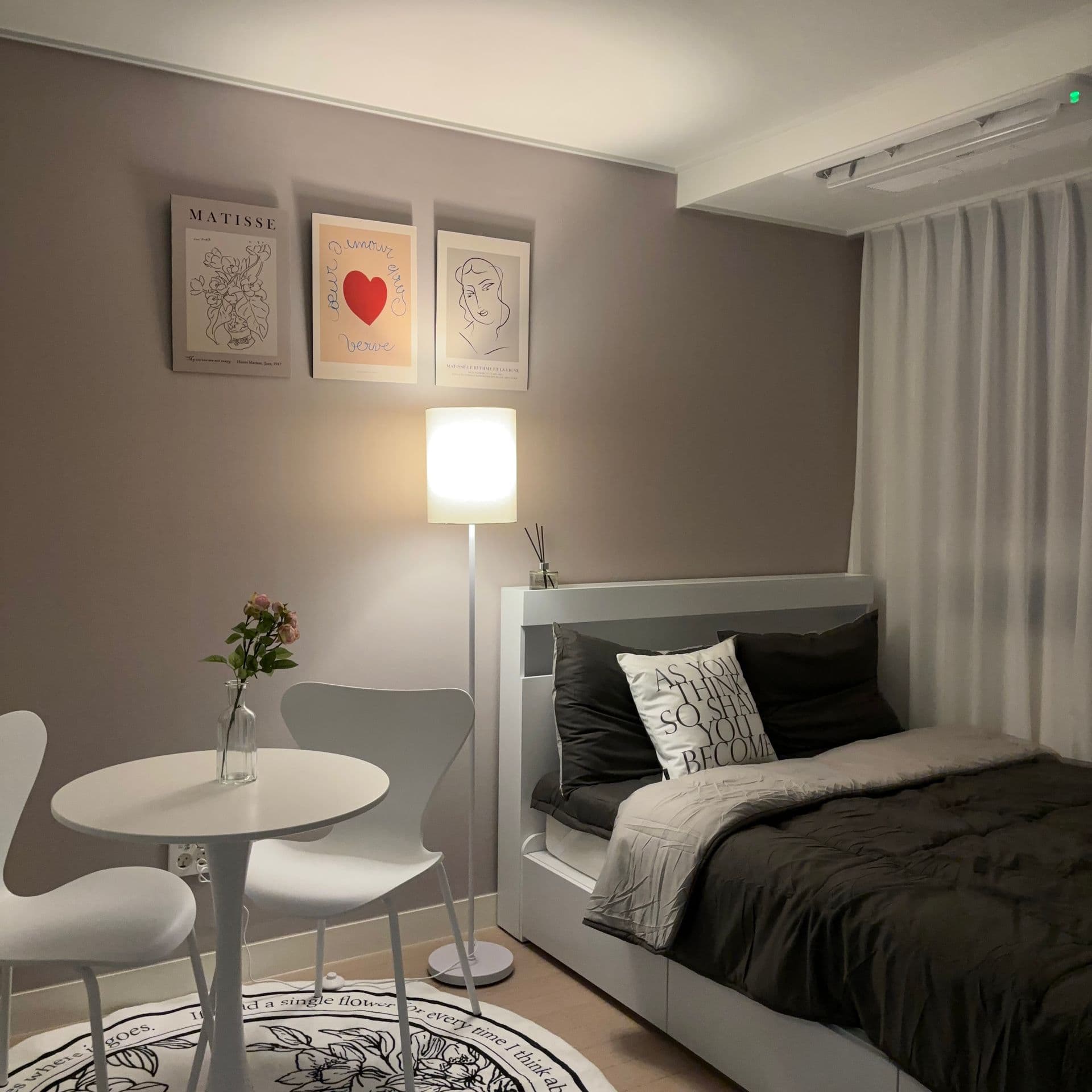 New-Build Studio Near Cheonggyecheon Stream and Jongno