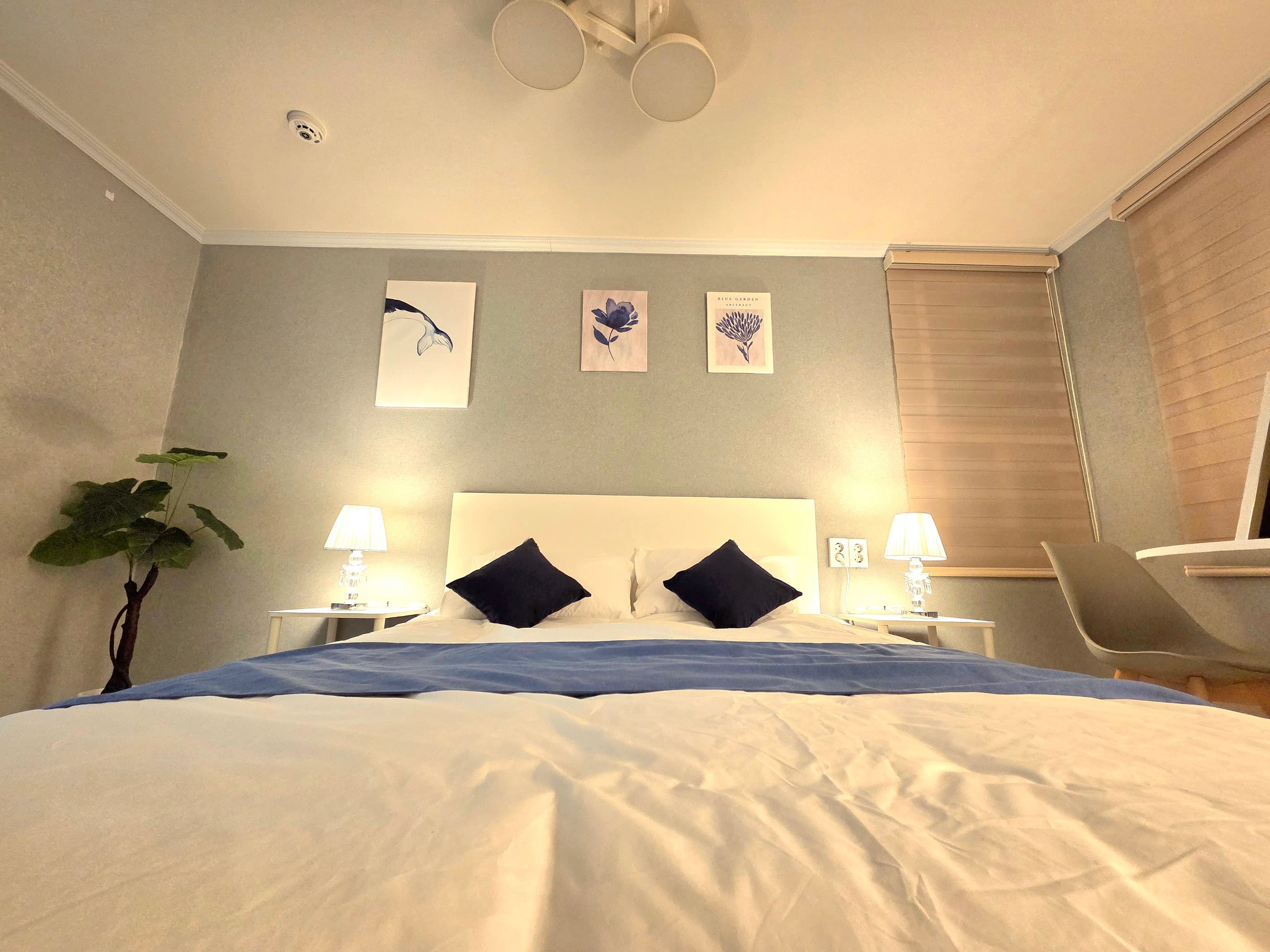 Hongdae 4-min — 40㎡ Newly Renovated 2-Room for 5 (Family/Group)