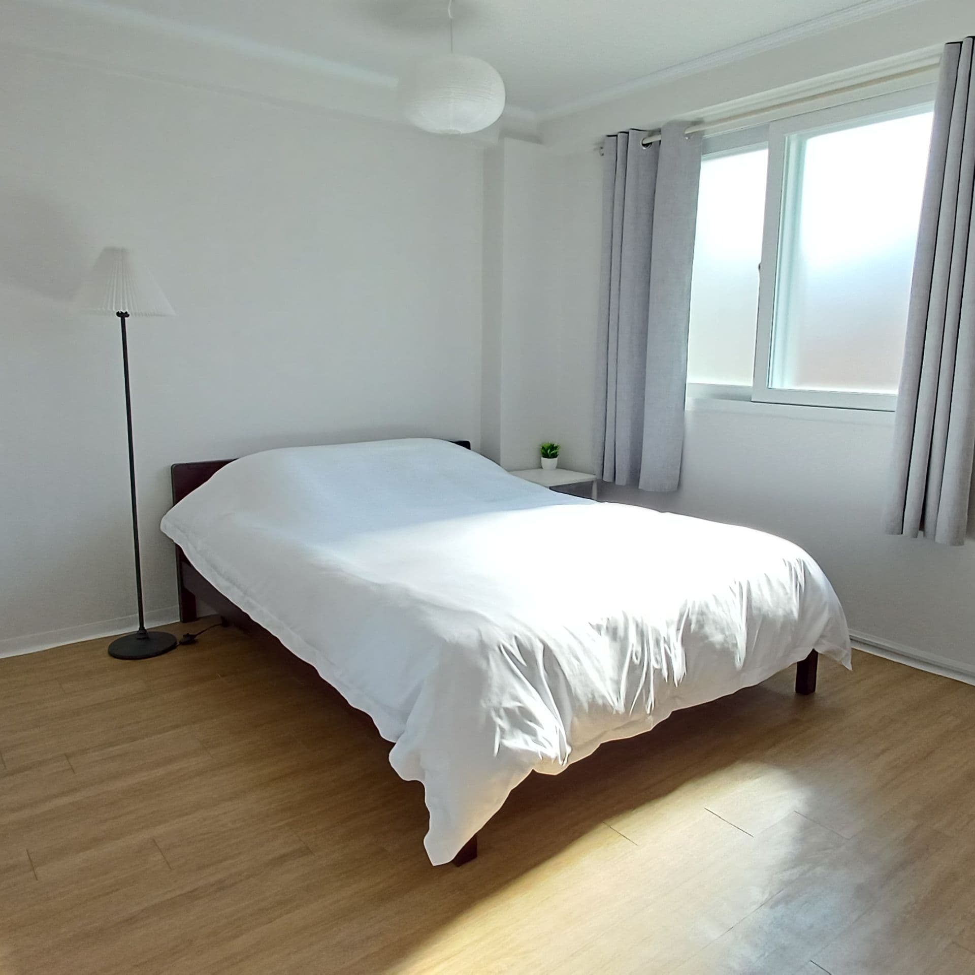 Bright 2-Room Studio Steps from Jongno 5-ga Station