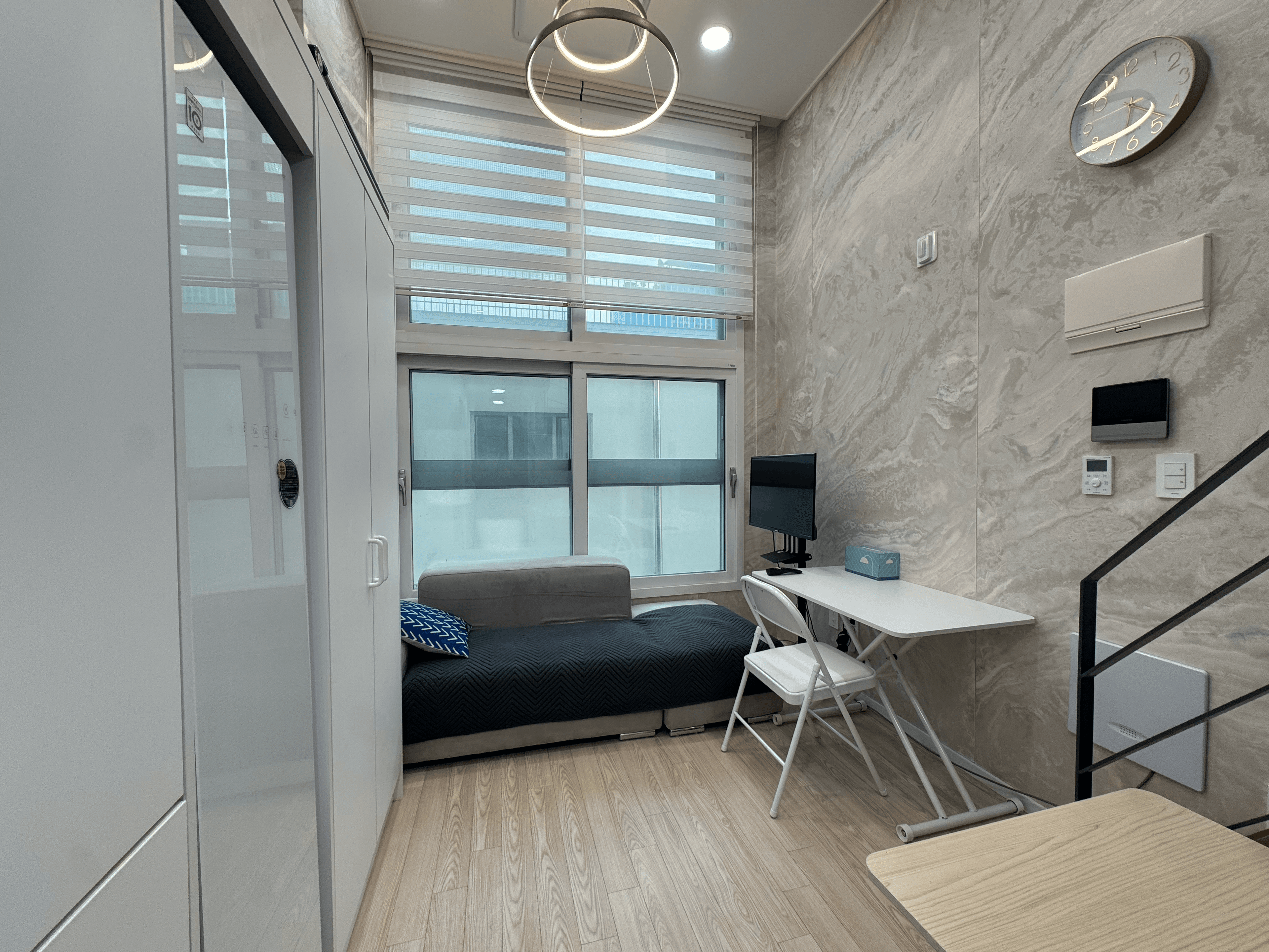 Seongsu Loft — 5F, 23㎡ (Bromi Host)