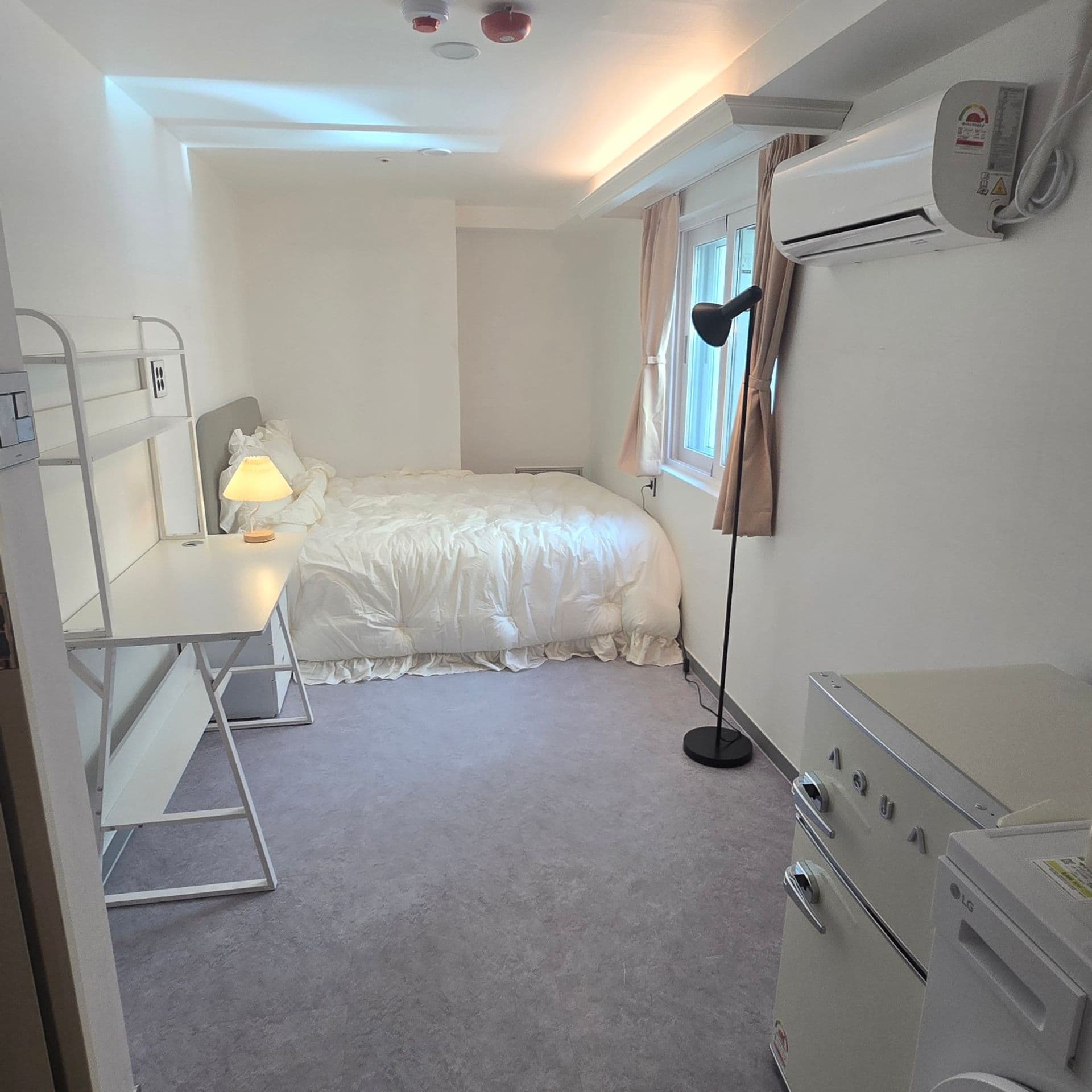 Newly Opened Studio with Elevator Access in Jongno