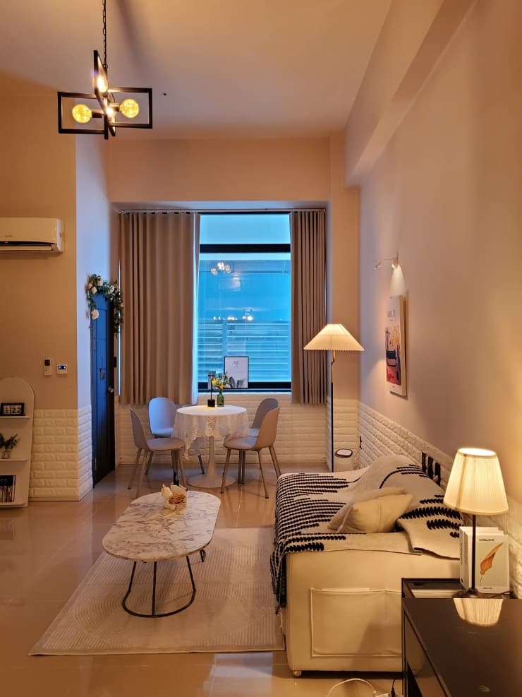 Gangnam Loft 4-Person — 10F, 50㎡ (Twin Doubles, Recently Renovated)