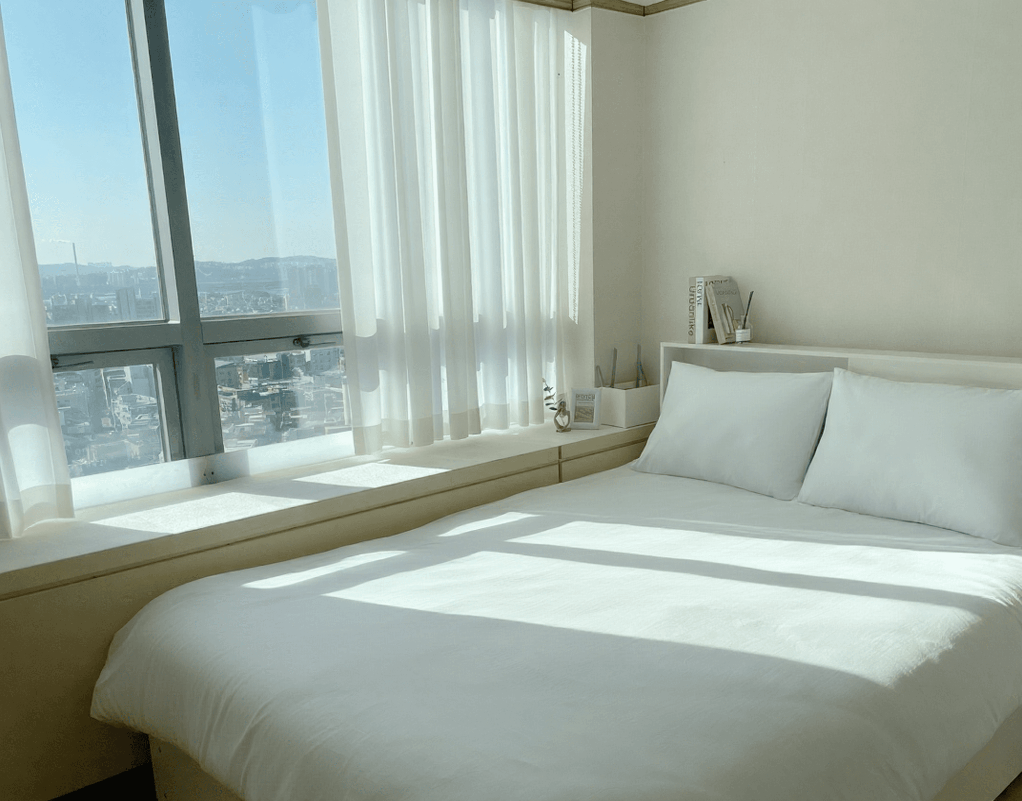 Hongdae High-Rise — 17F Officetel with City View