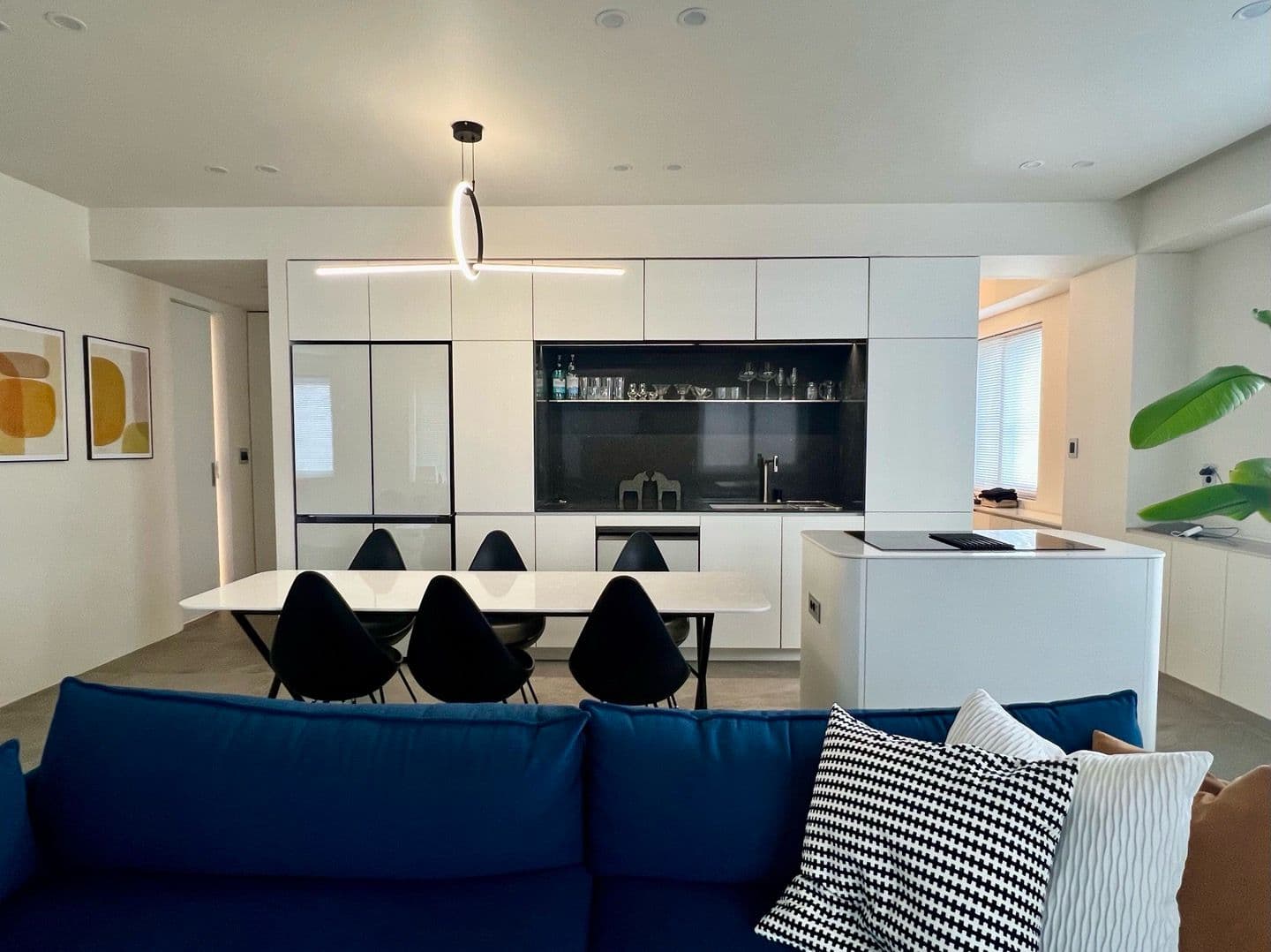 Hannam Renovated 79㎡ Two-Bedroom with Maebongsan Access