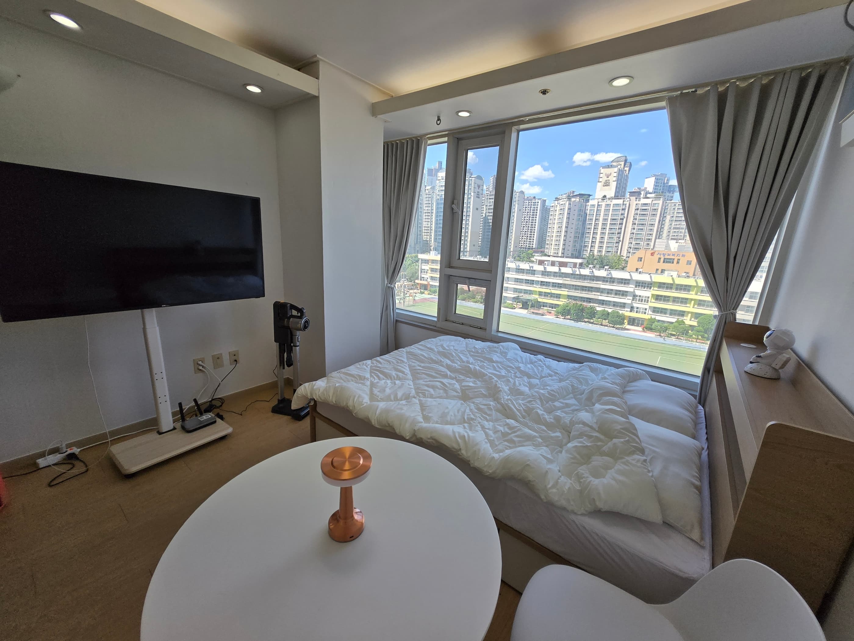 Gangnam Station 1-min — City View Studio with Queen Bed & 55" Smart TV