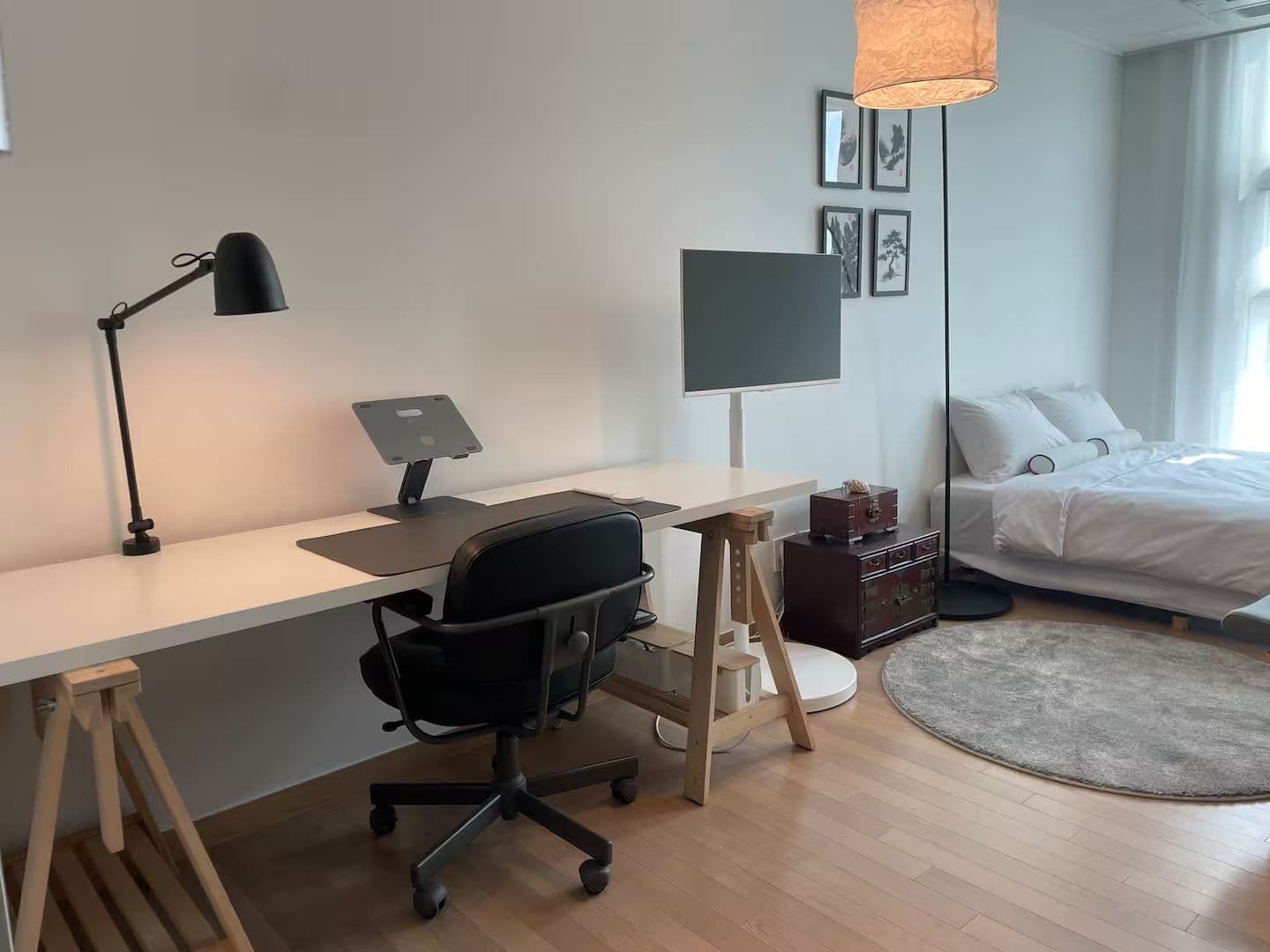 Seoul Station-Connected Studio with Rooftop Lounge Access