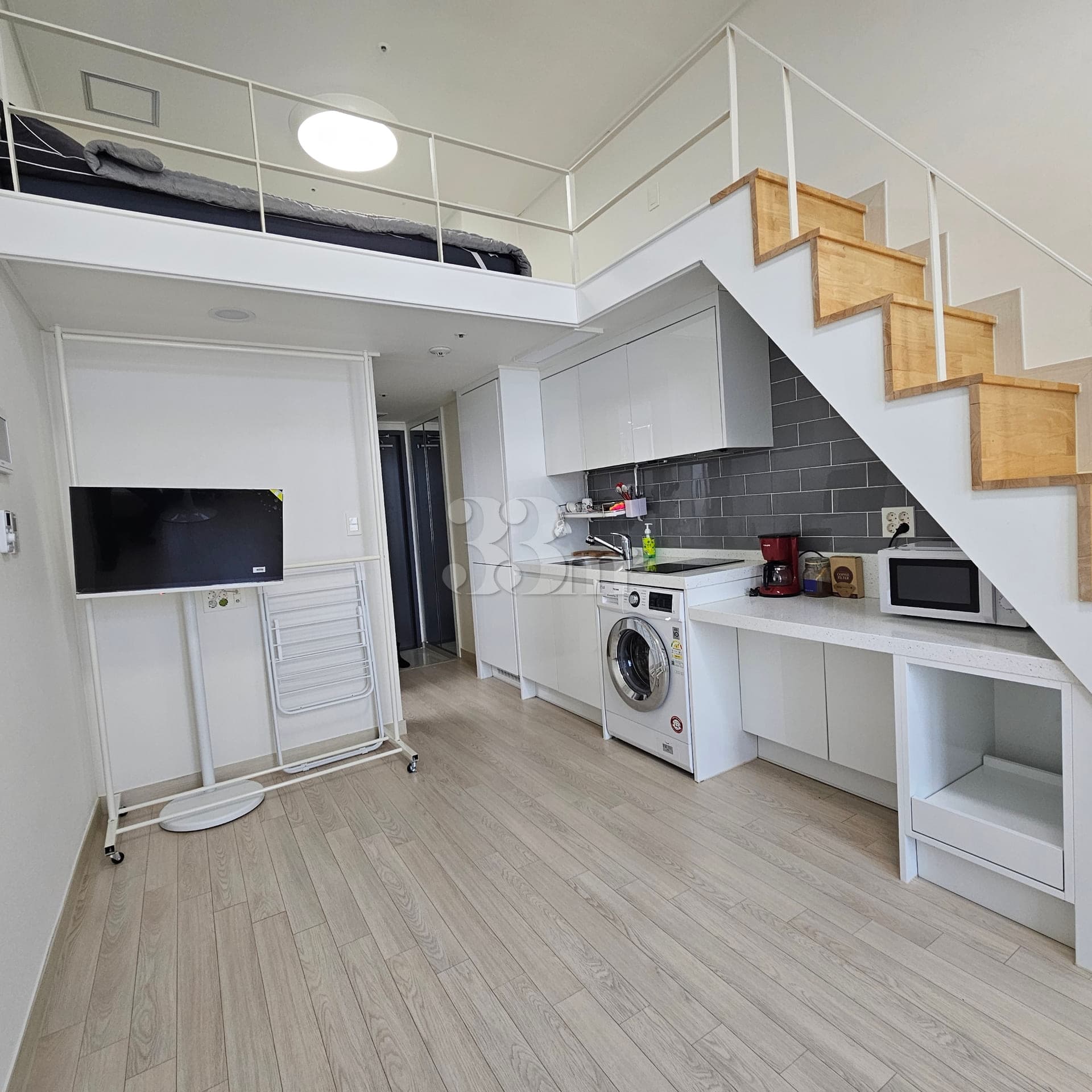 Jegi Station 30-sec — 19F South-Facing Duplex