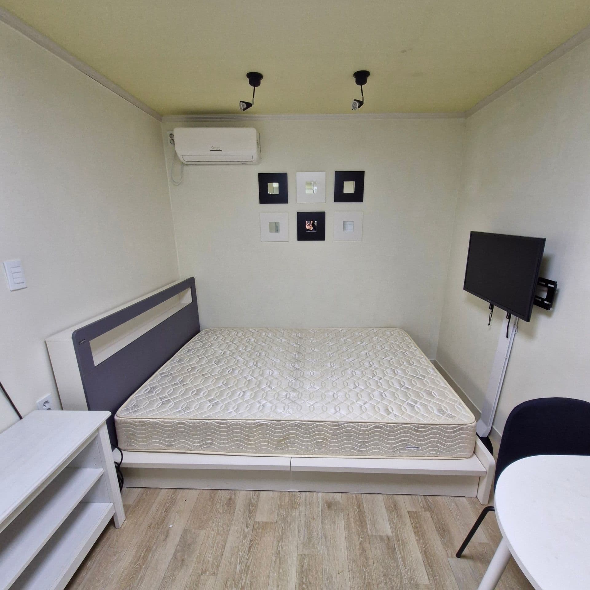 Compact Renovated Studio Near Seoul Station, Yongsan