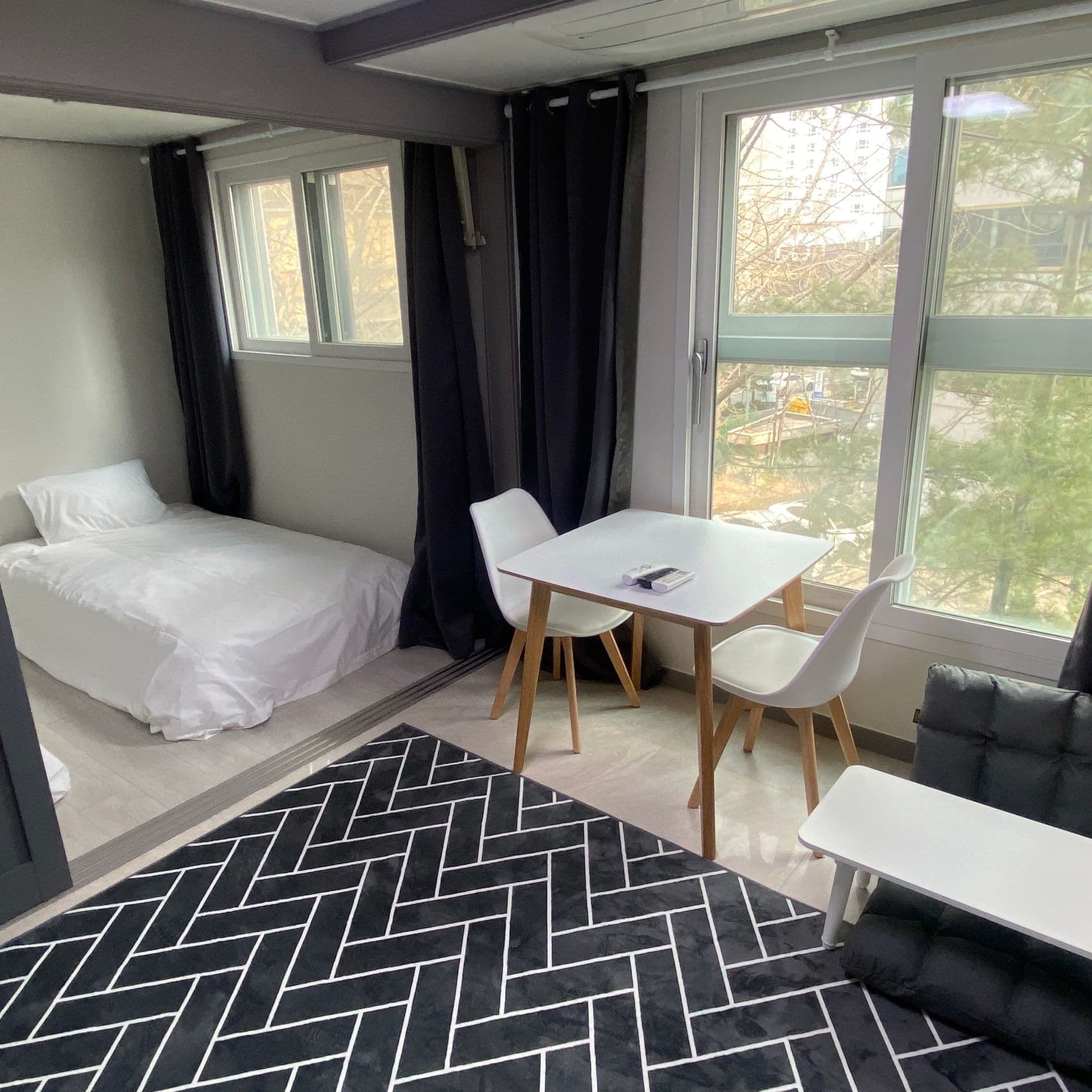 New-Build Studio Steps from Seoul National University Hospital