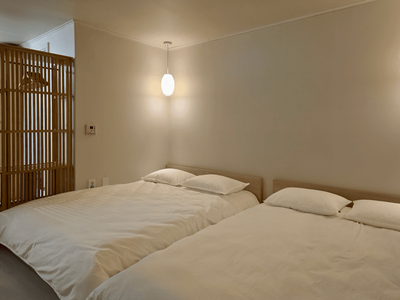 Hongdae Station 1-min — Renovated 33㎡ Studio with Dryer + Desk