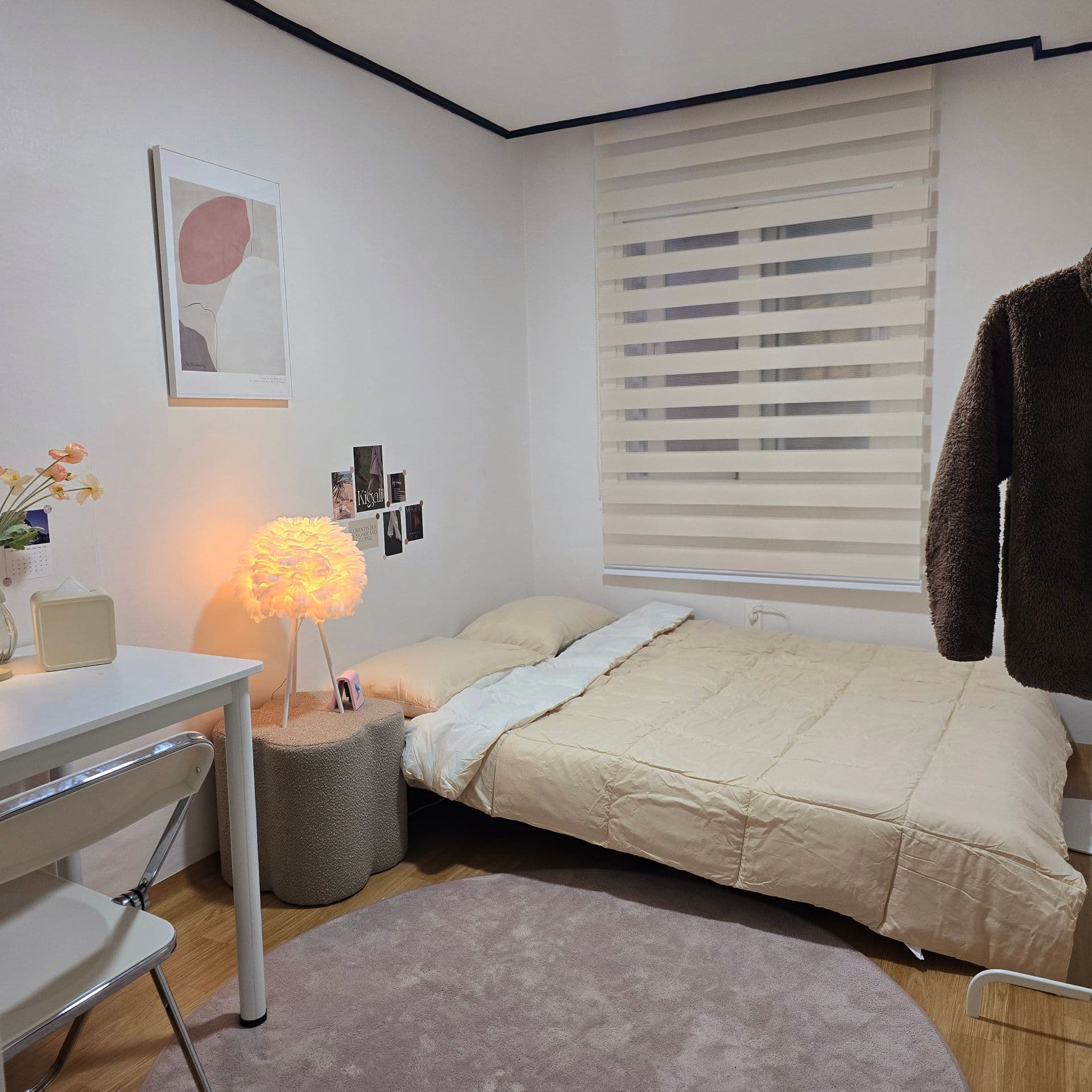 Minimalist Private Room Steps from Hangang-jin Station