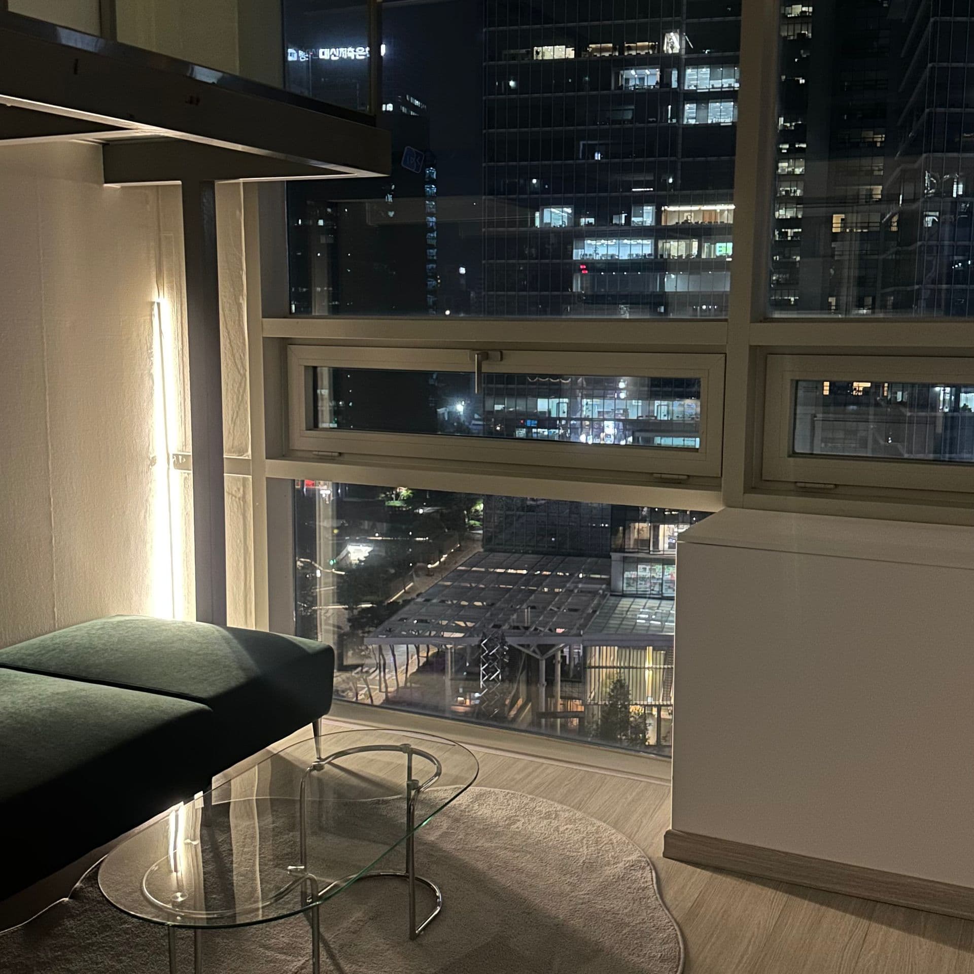 Cheonggyecheon Stream View Studio in Central Seoul